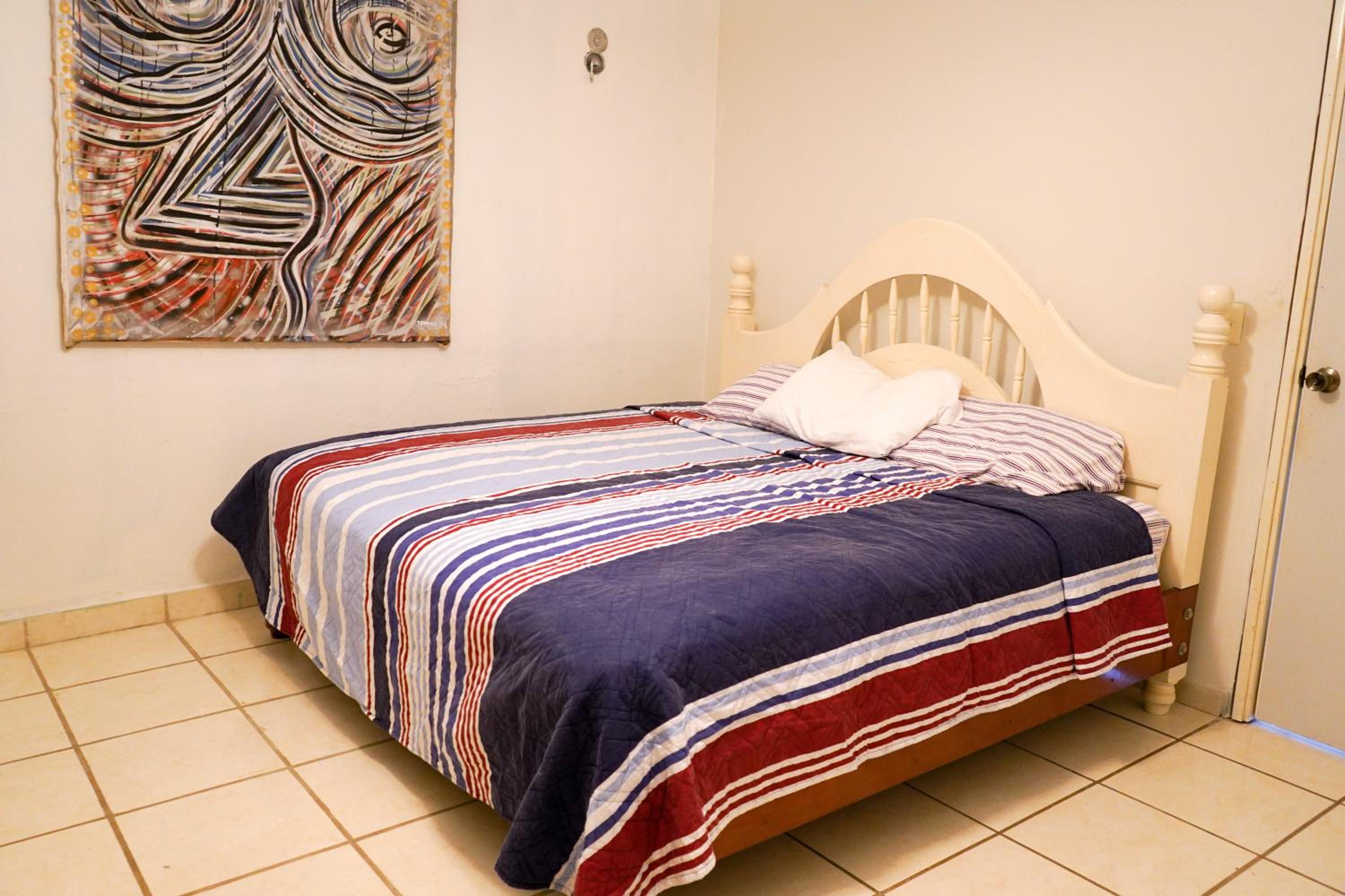 Studio Apartment - Photo 1
