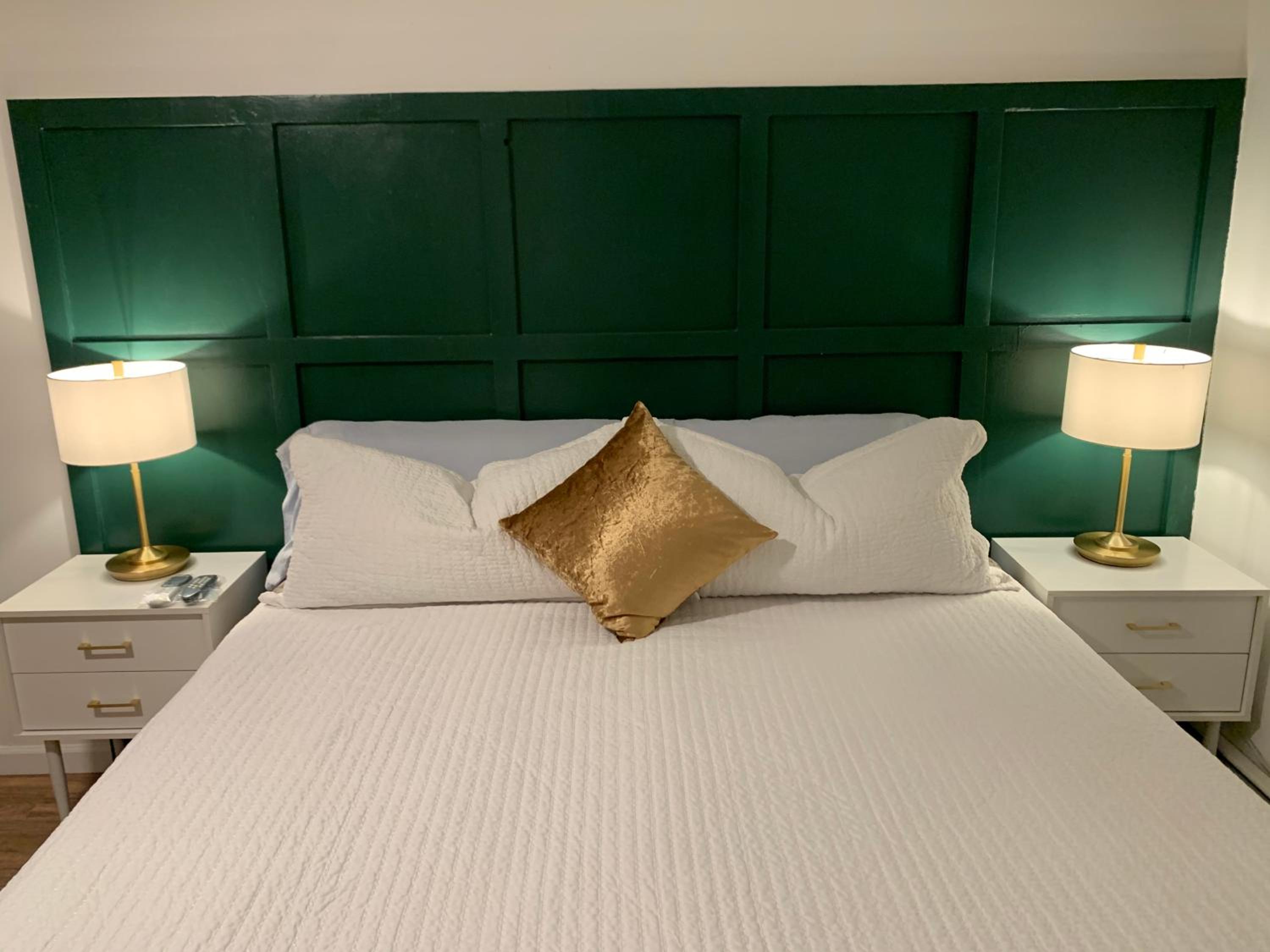 Deluxe King Suite