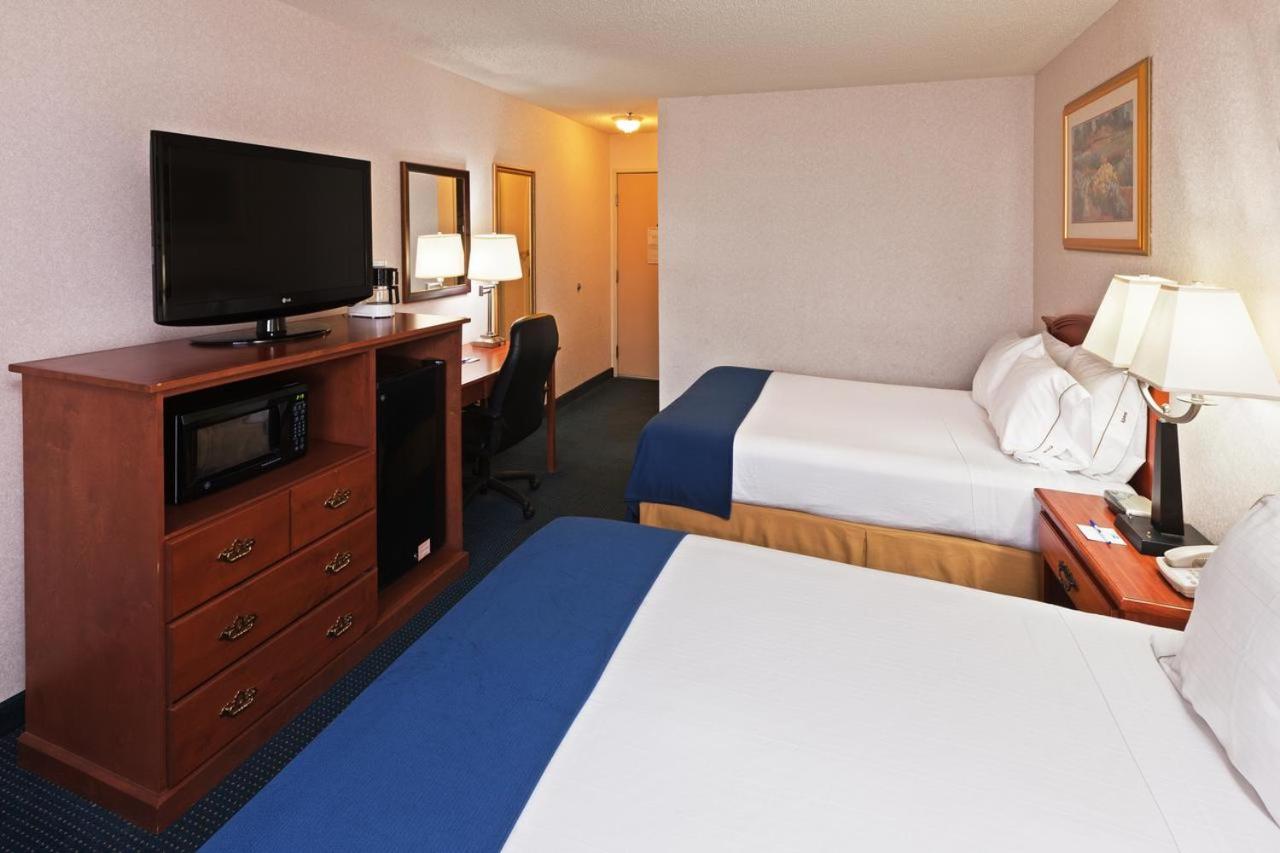 Double Room with Two Double Beds - Non-Smoking - Photo 1