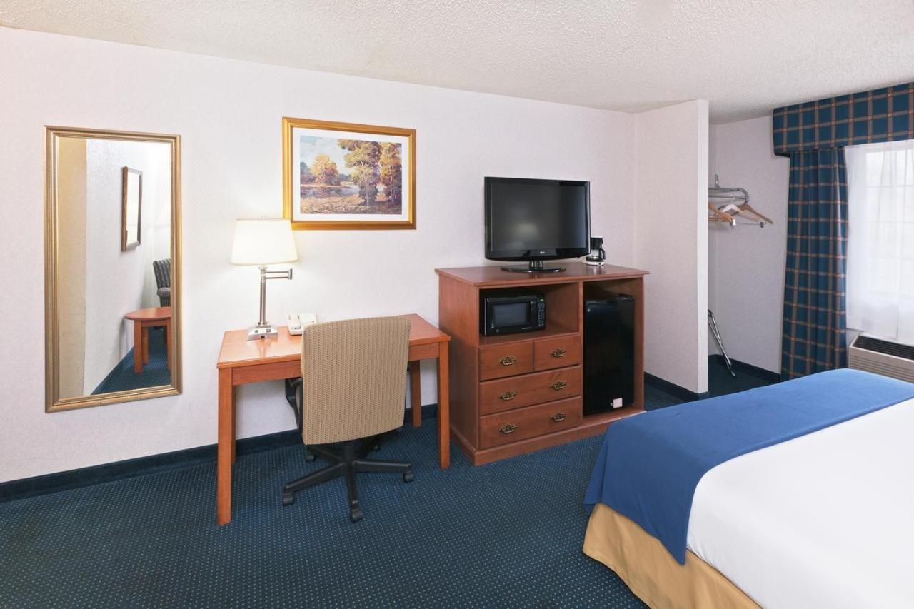King Room - Mobility Access/Non-Smoking - Photo 6