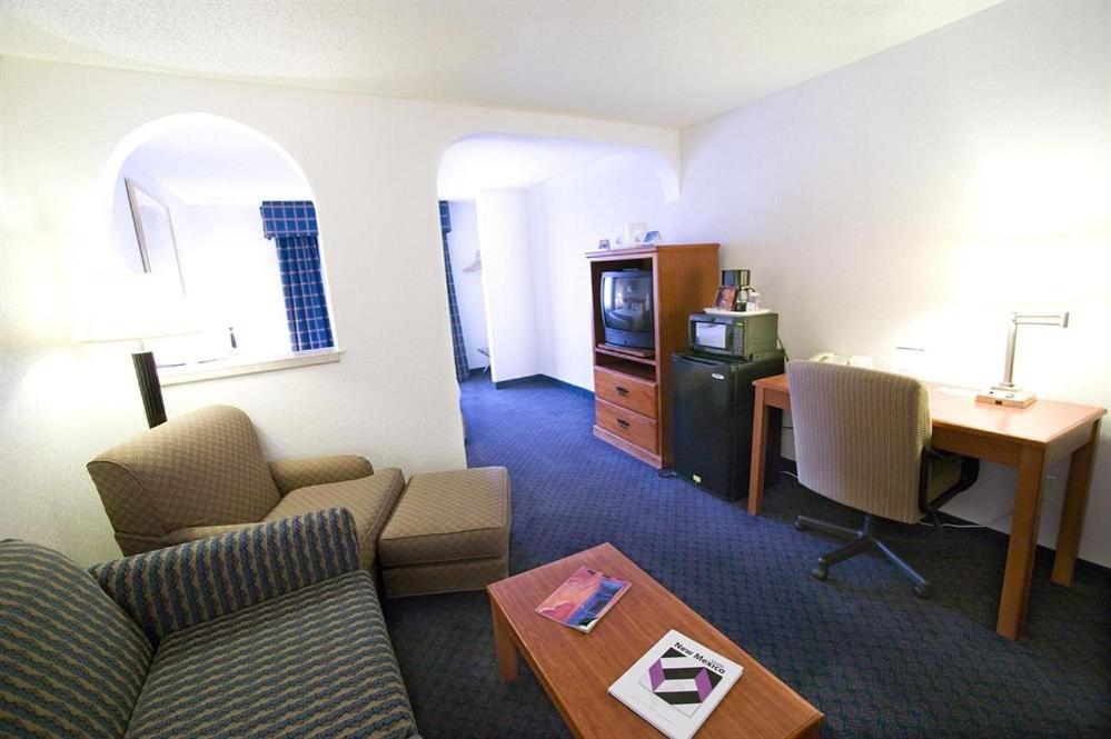 Deluxe King Studio Suite - Non-Smoking - Photo 4