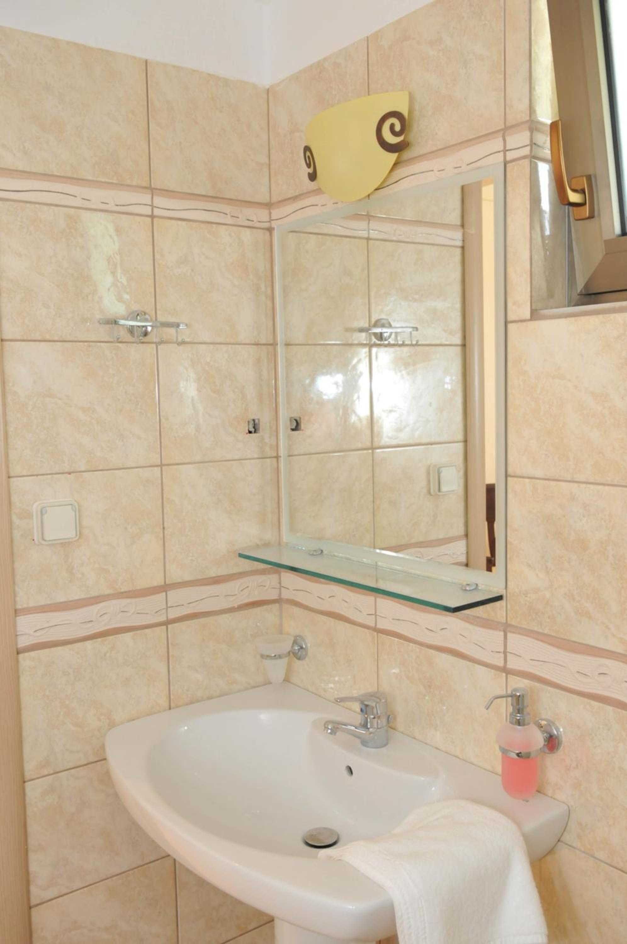 One-Bedroom Apartment with Sea View - Photo 2
