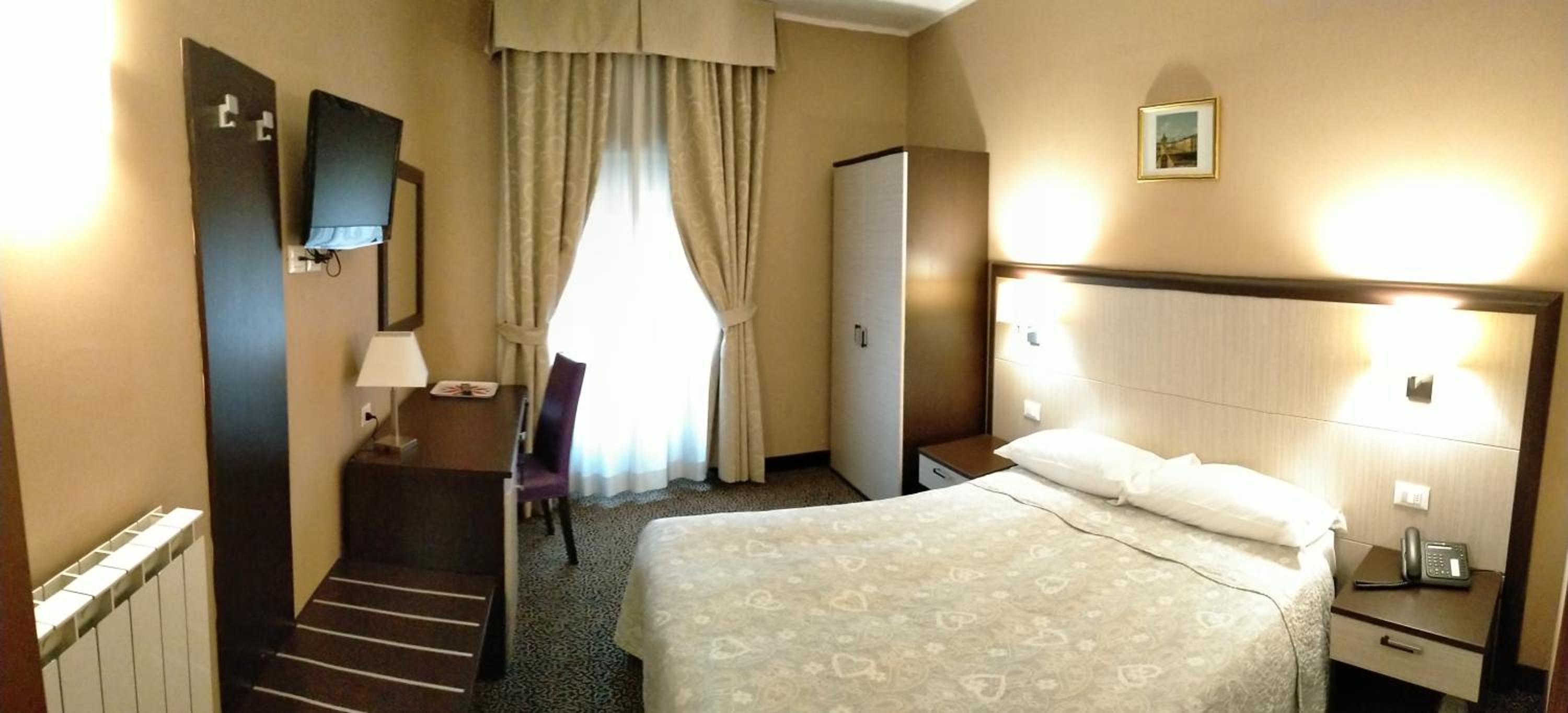 Double Room (1 Adult) - Photo 4