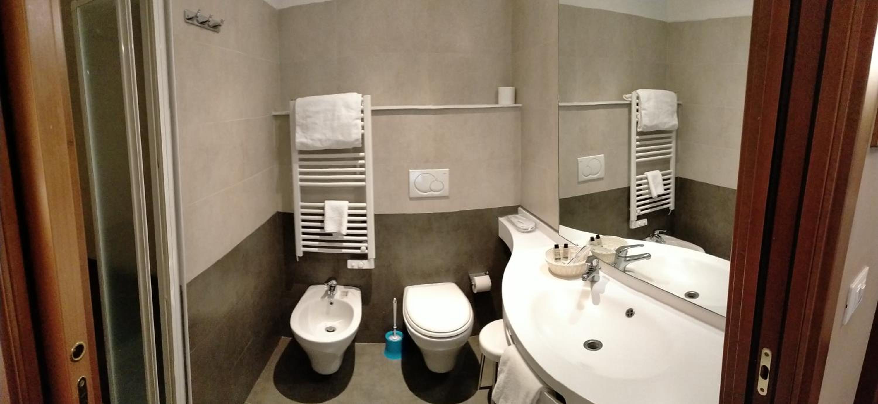 Triple Room - Photo 13