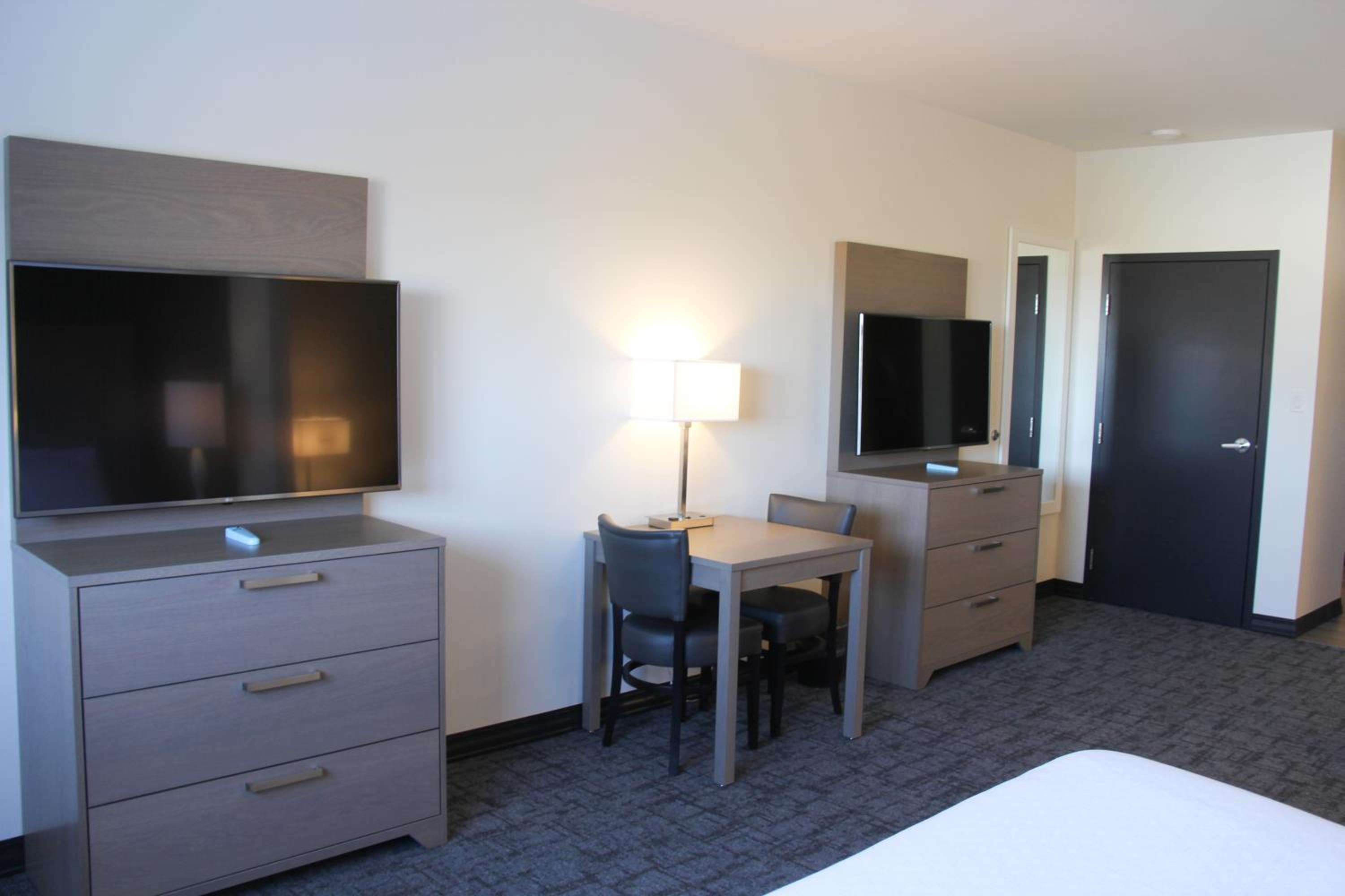 King Suite with Kitchenette - Photo 3