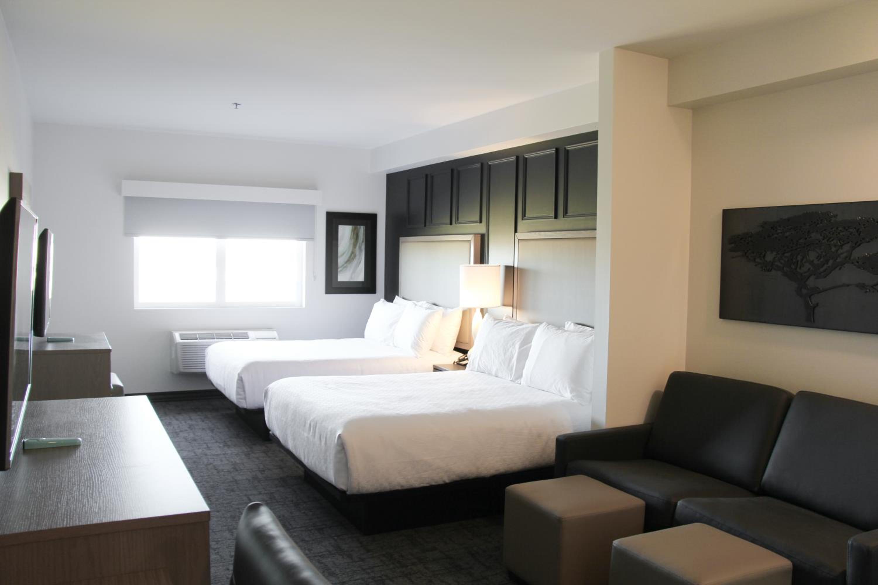 Queen Suite with Two Queen Beds and Roll-in Shower - Disability Access - Photo 6