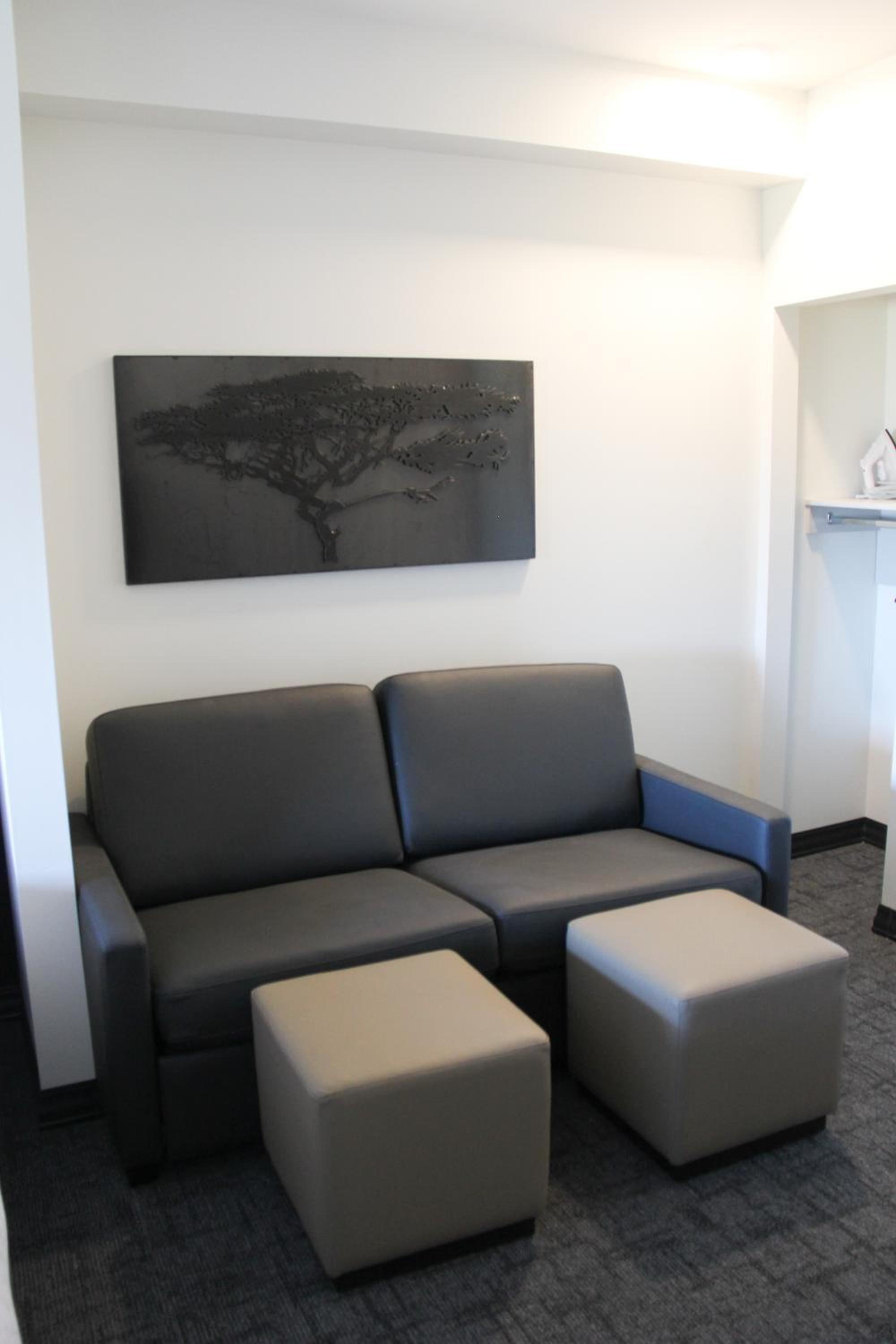 Queen Suite with Two Queen Beds and Roll-in Shower - Disability Access - Photo 4