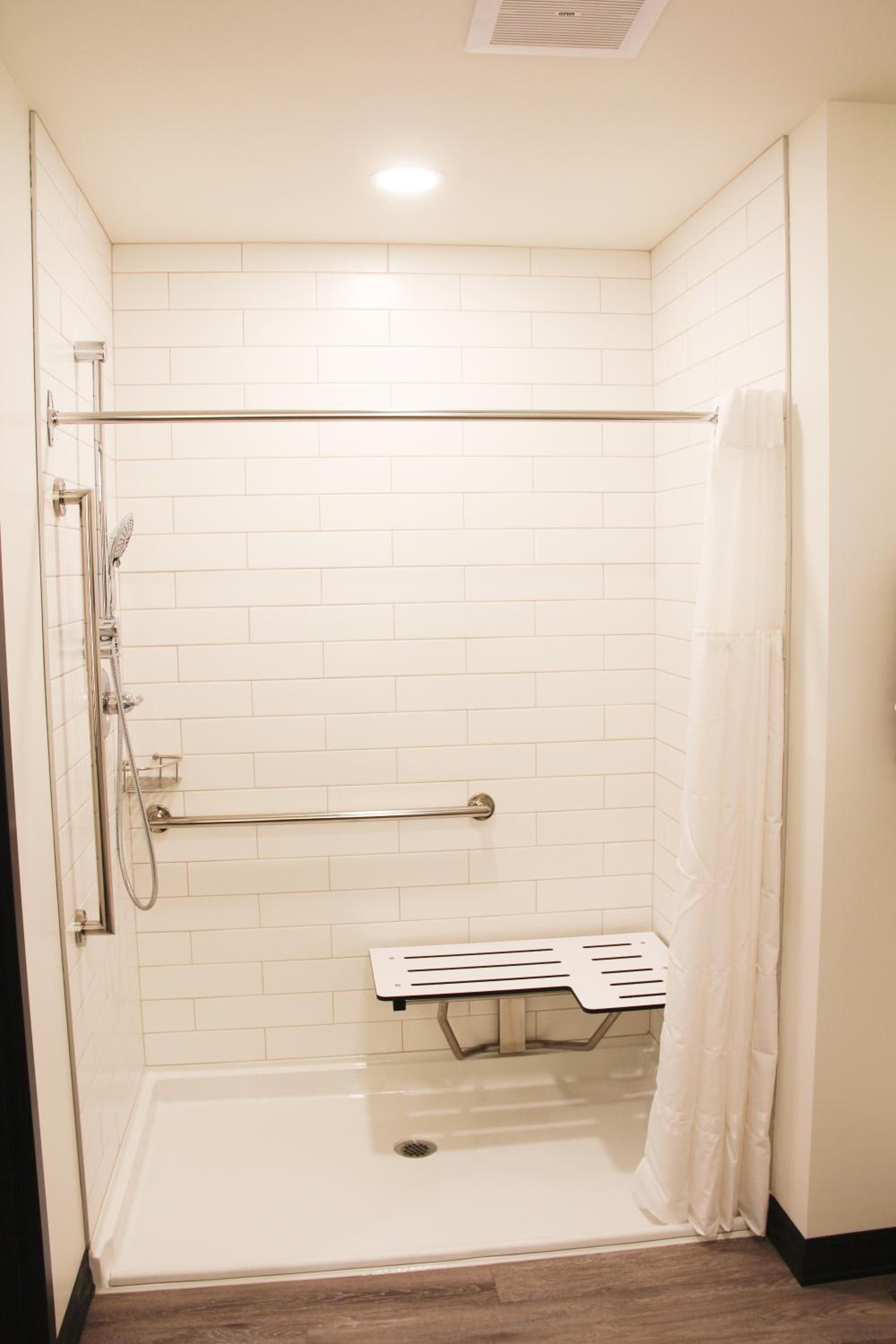Queen Suite with Two Queen Beds and Roll-in Shower - Disability Access - Photo 5
