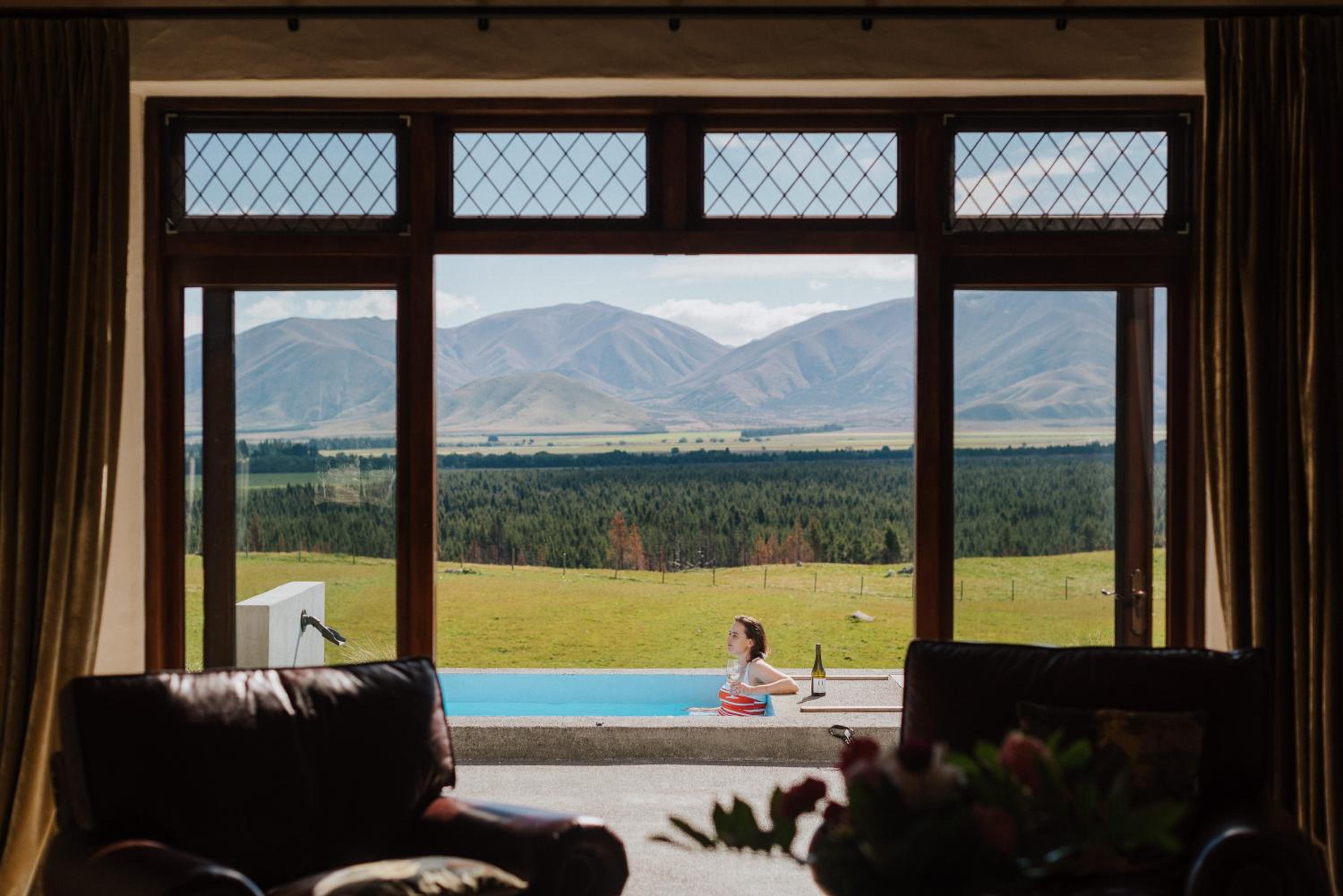 2-bedroom Villa Tautoru – Stunning Ben Ohau Mountain Range View photo 3