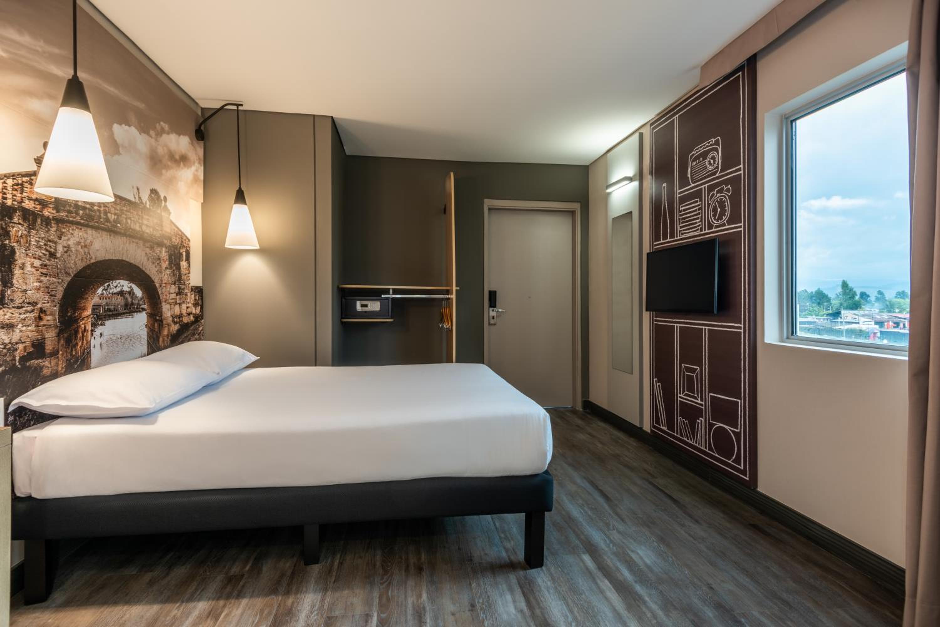 Standard Double Room - Photo 12
