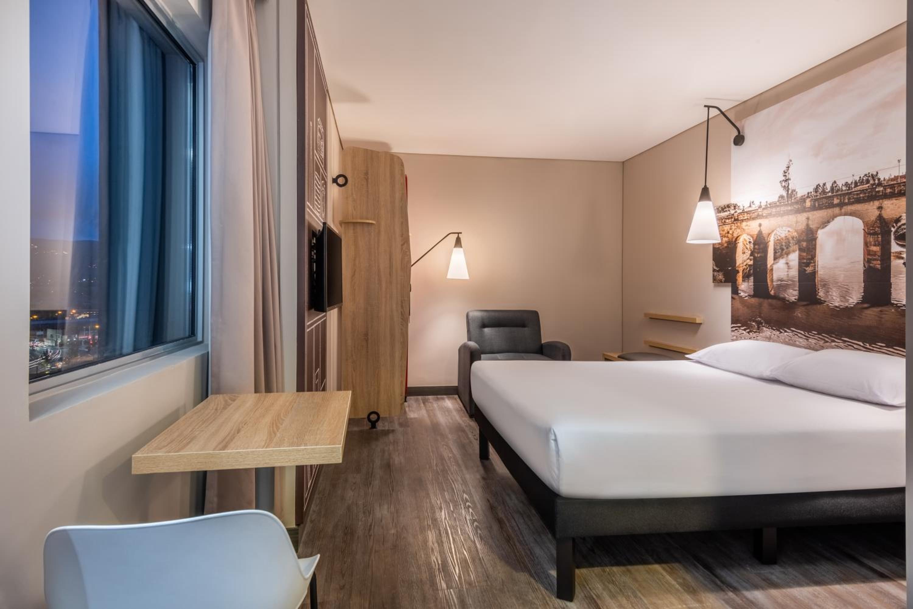 Standard Double Room with Sofa - Photo 12