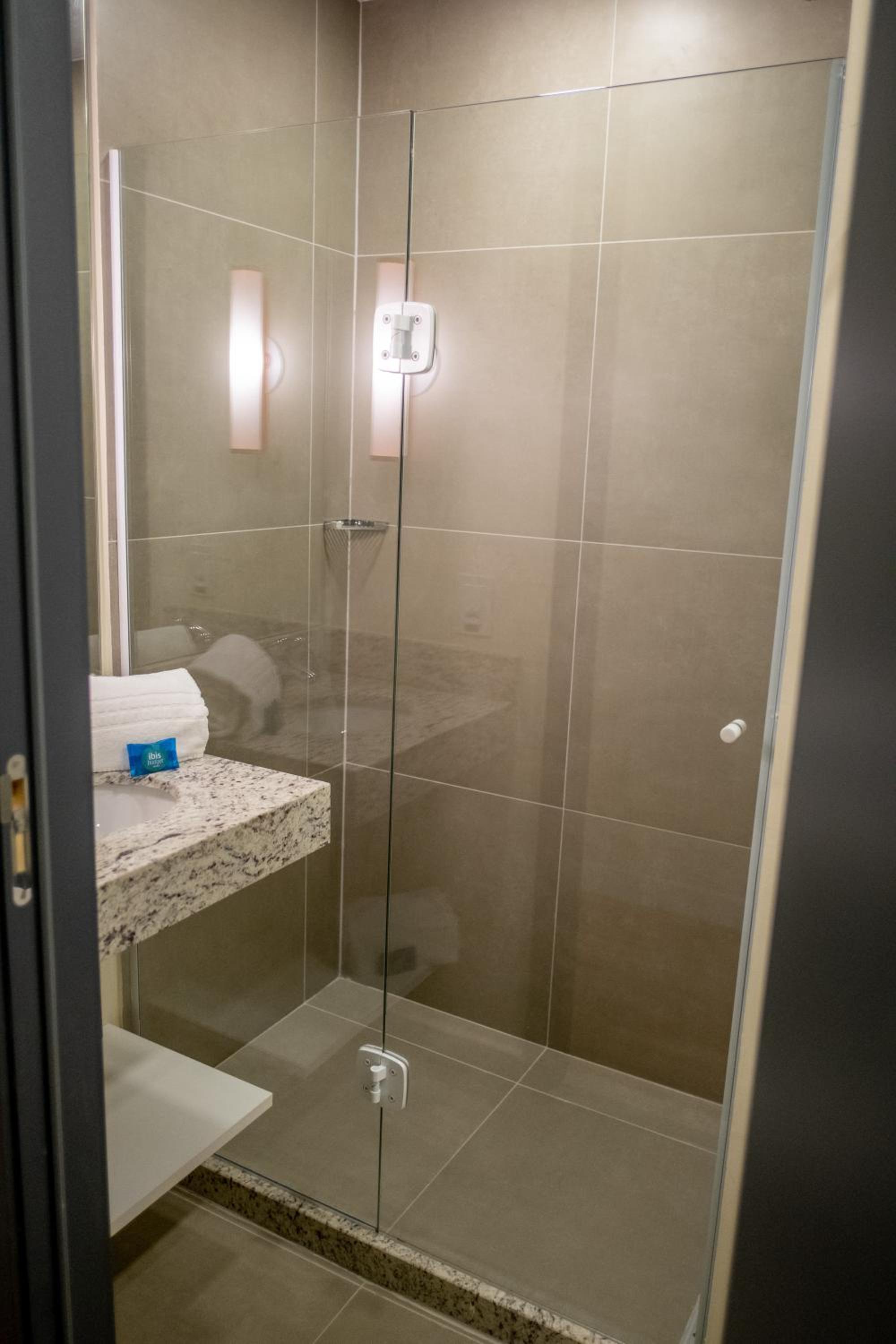Standard Double Room - Photo 7