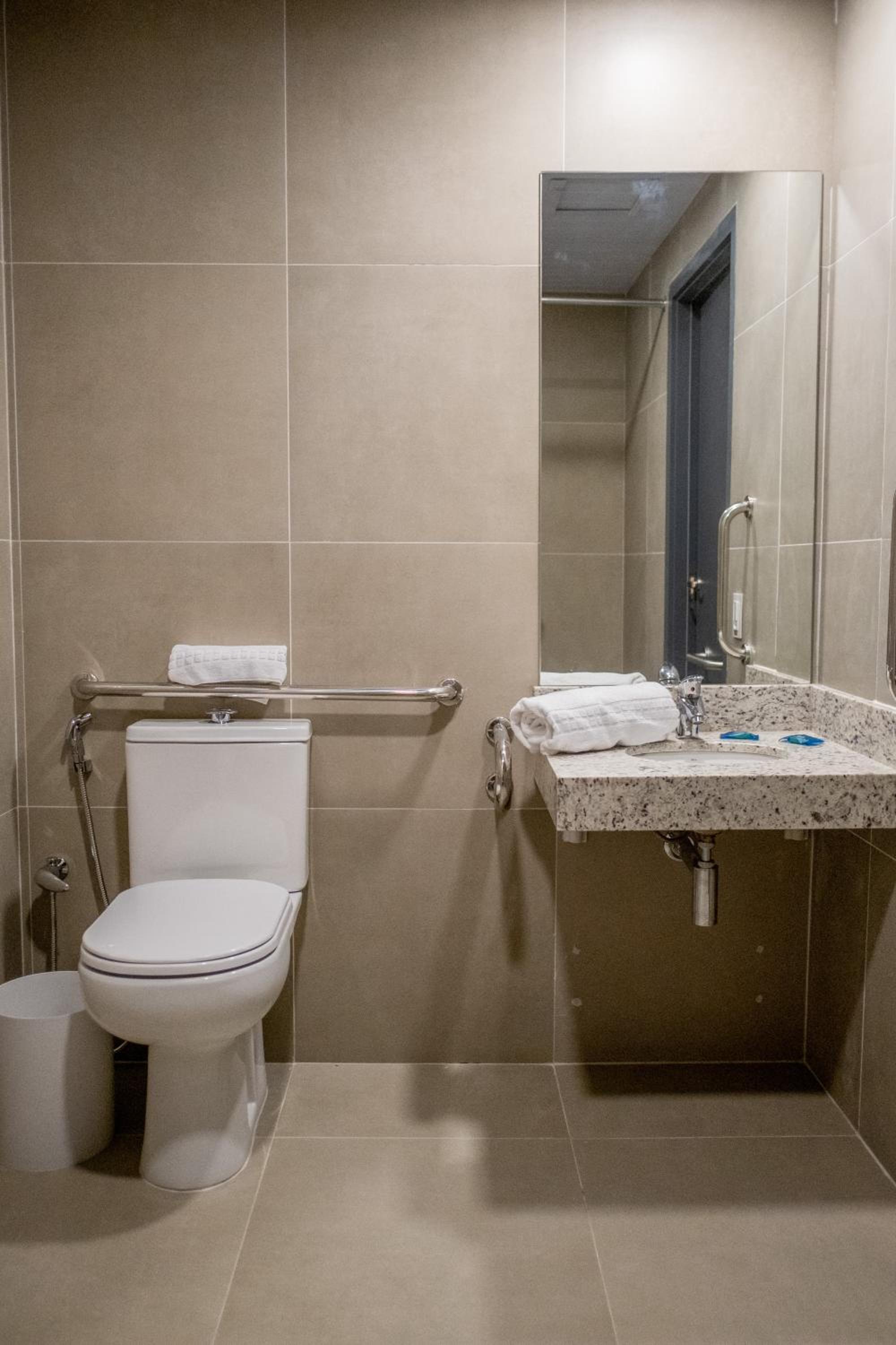 Standard Double Room - Accessible - Photo 9