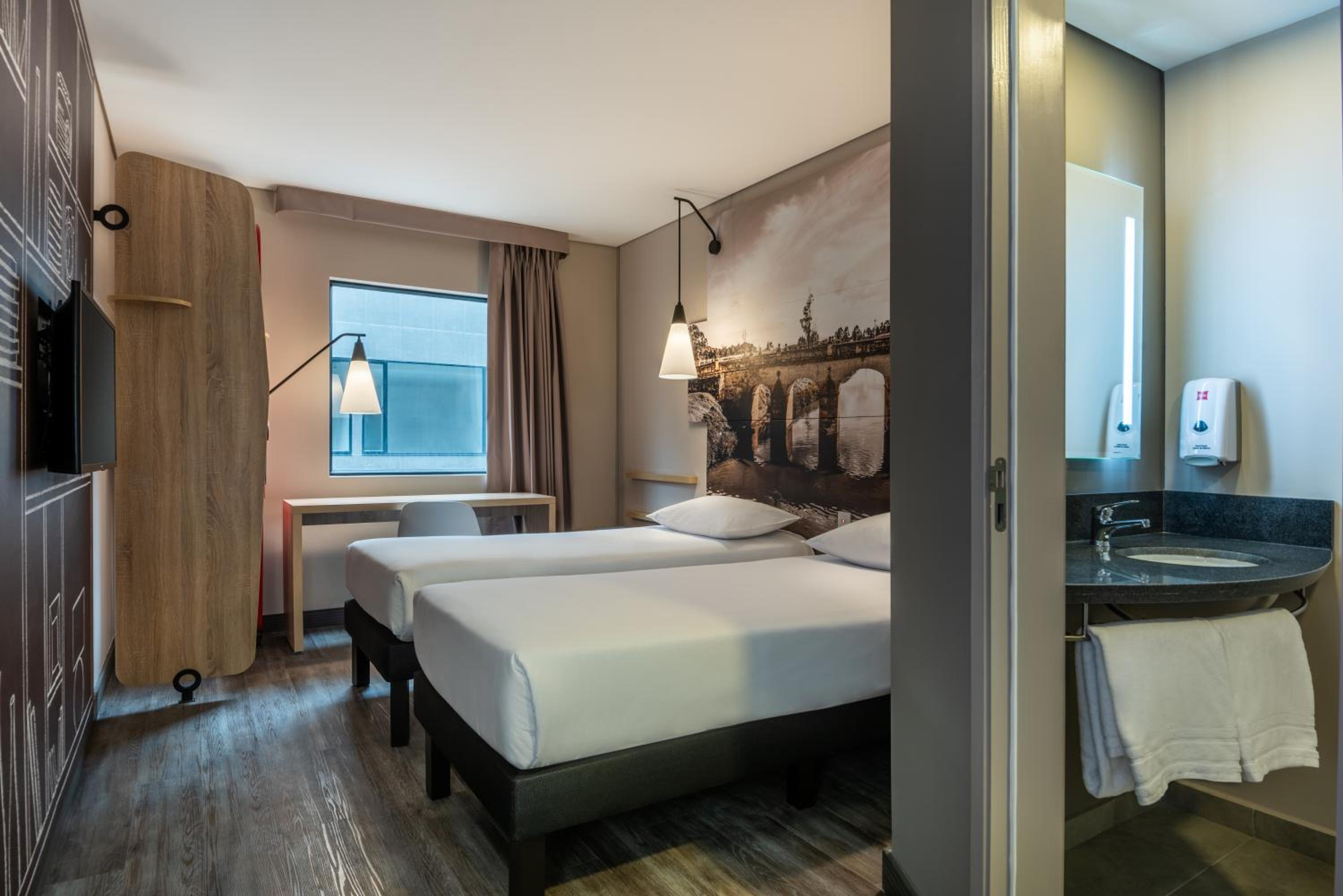Standard Twin Room - Photo 1