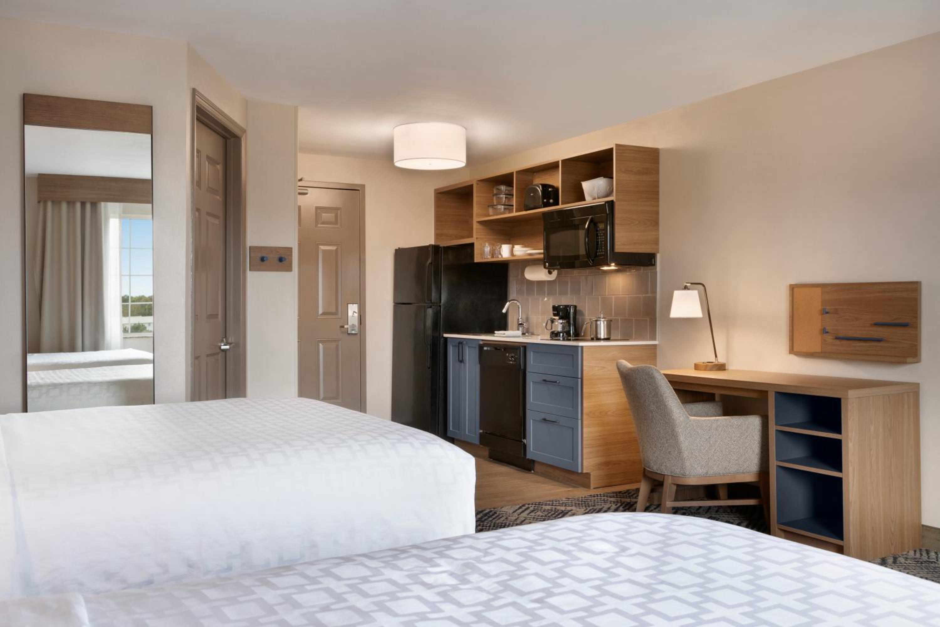 Studio Suite with Two Queen Beds - Photo 8