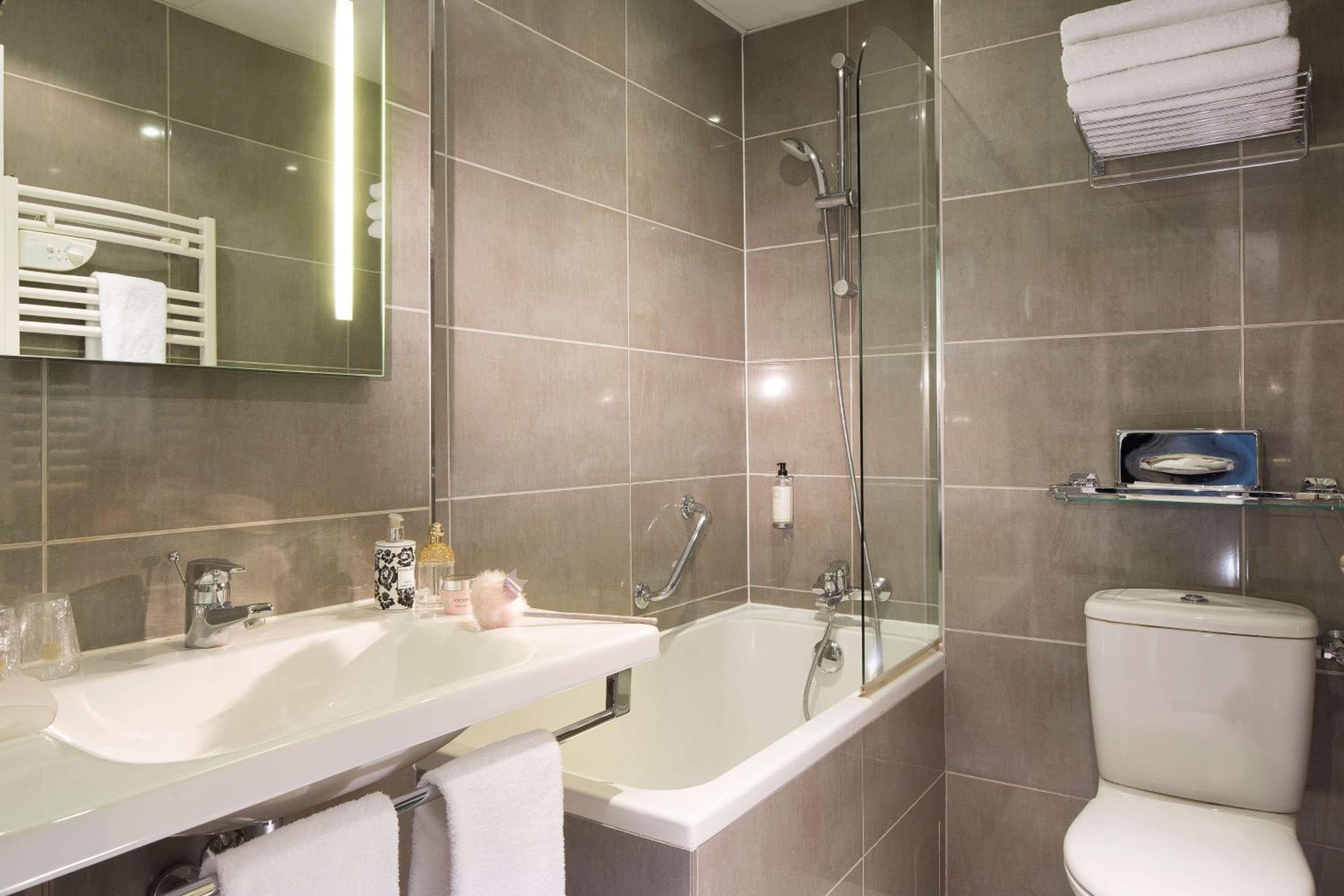 Triple Room With 3 Single Bed