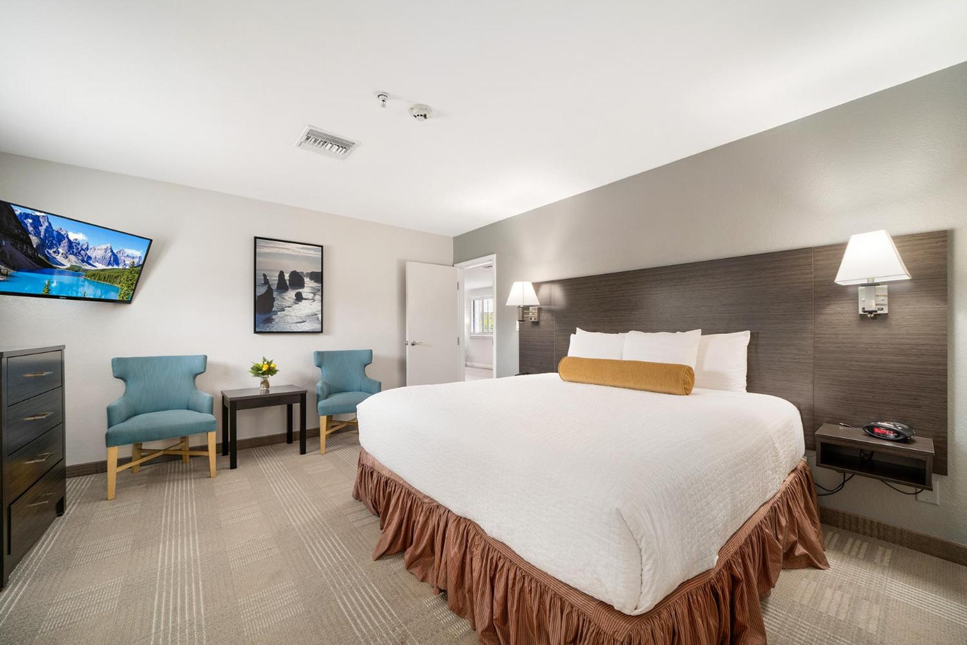 King Suite - Non-Smoking - Photo 1