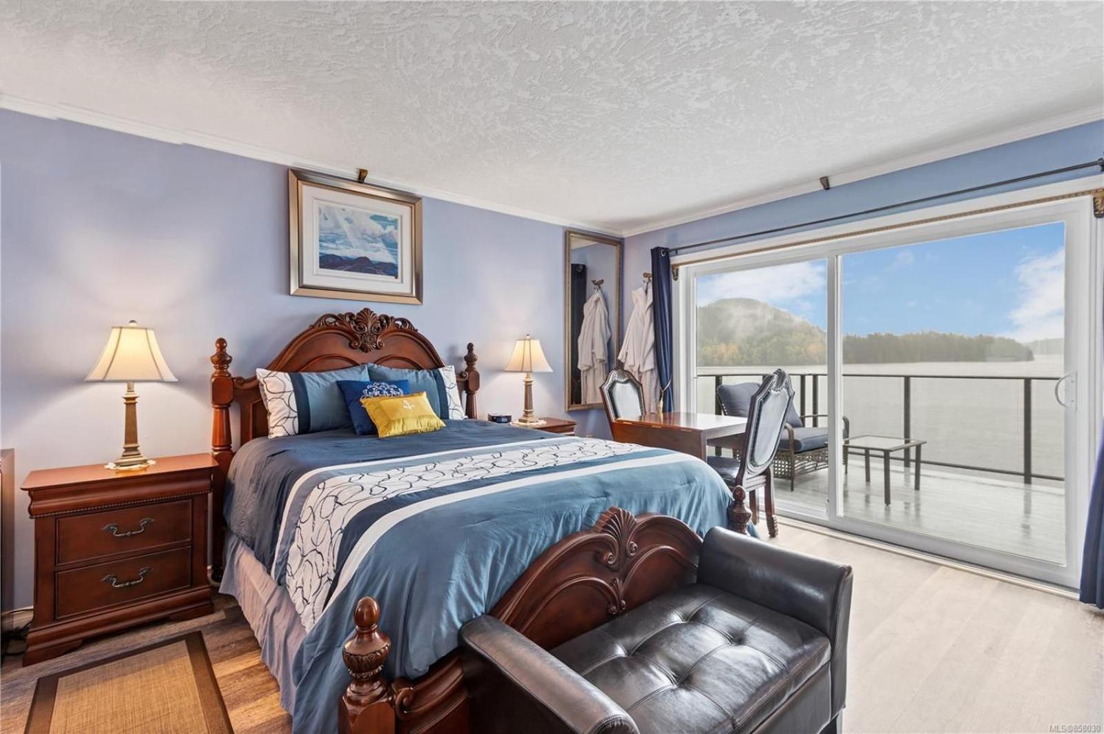 Deluxe Double Room with Balcony and Sea View