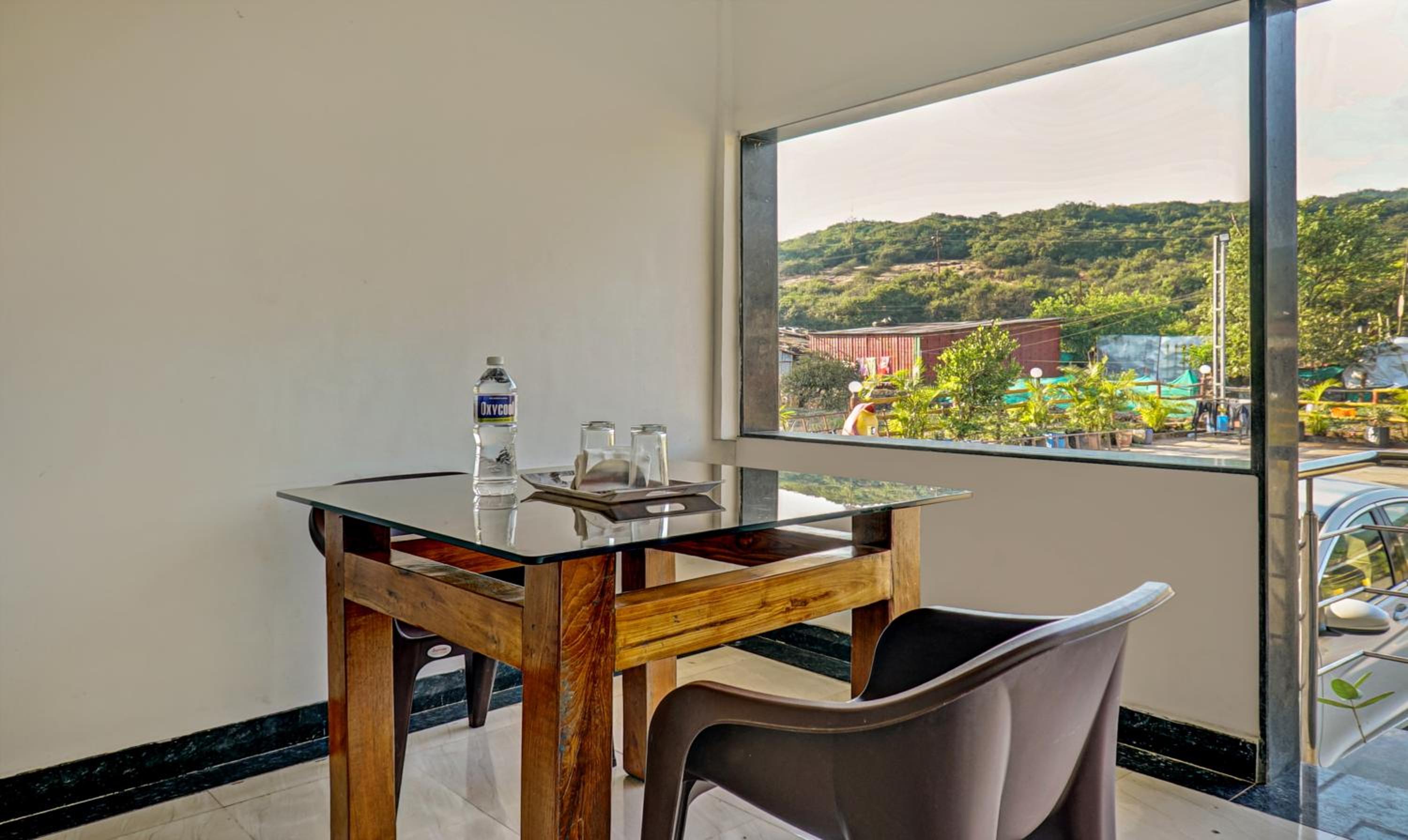 Deluxe Room with Balcony - Photo 3