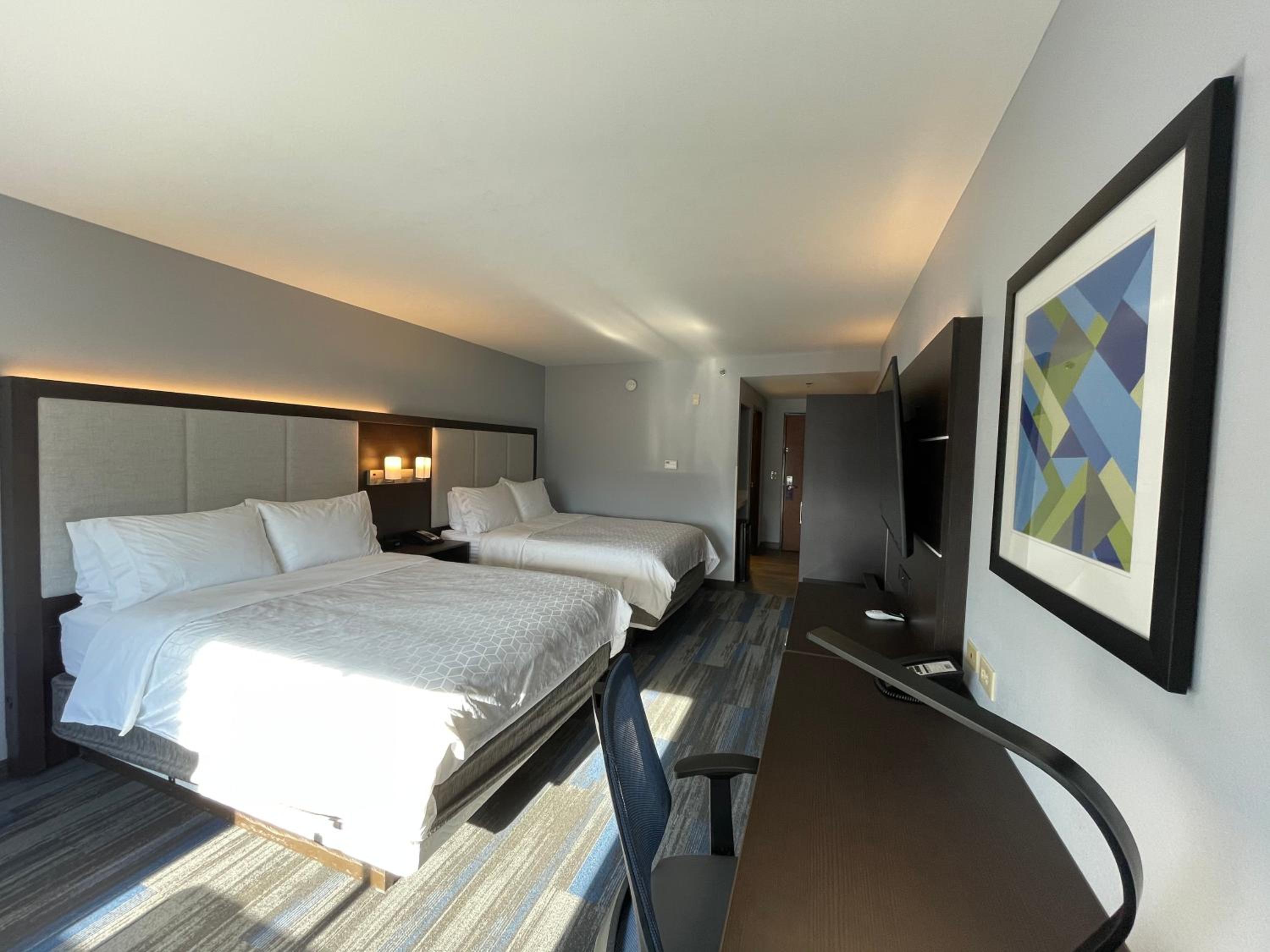 Standard Room with Two Queen Beds - Photo 1