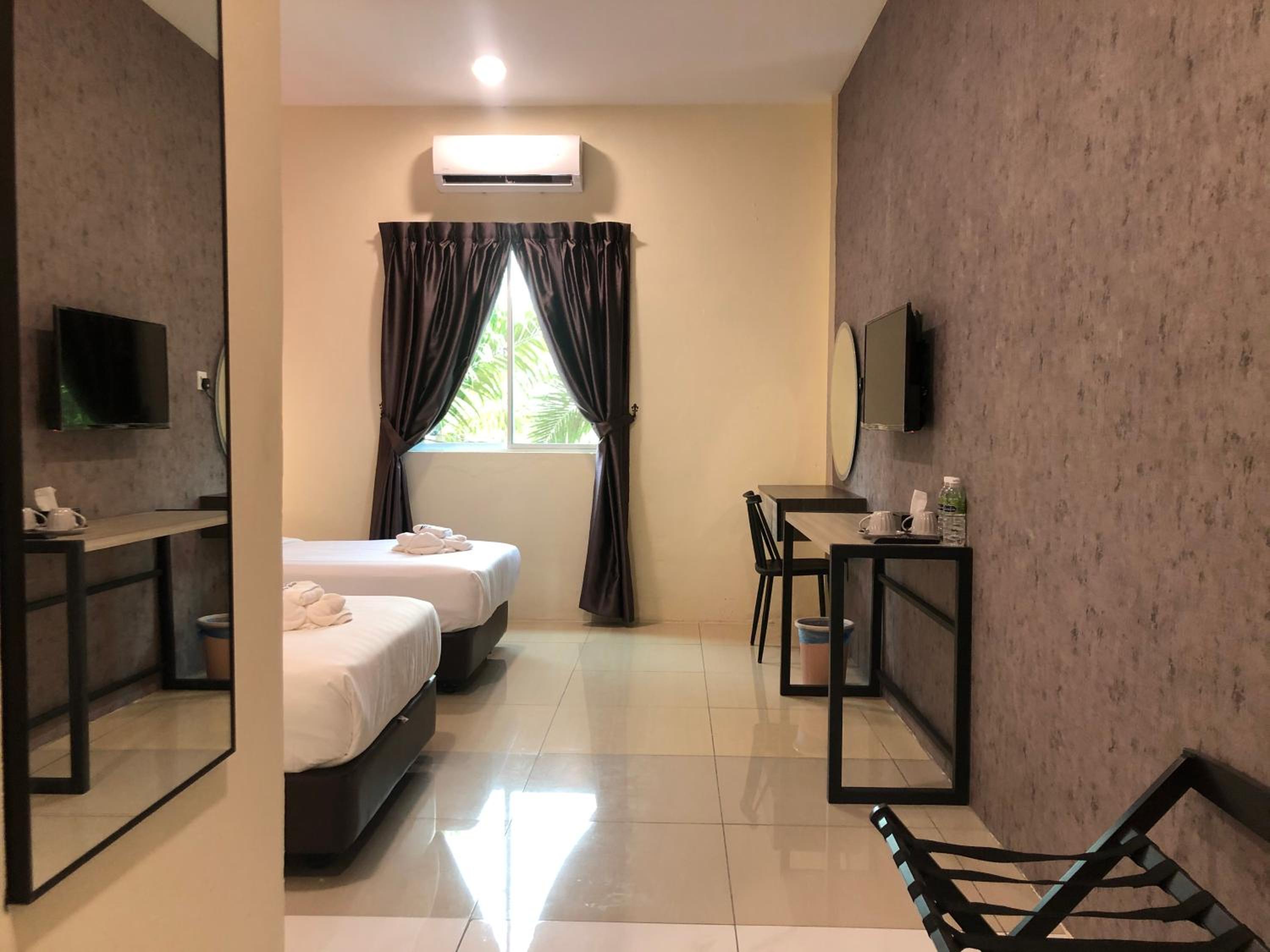 Standard Twin Room - Photo 4