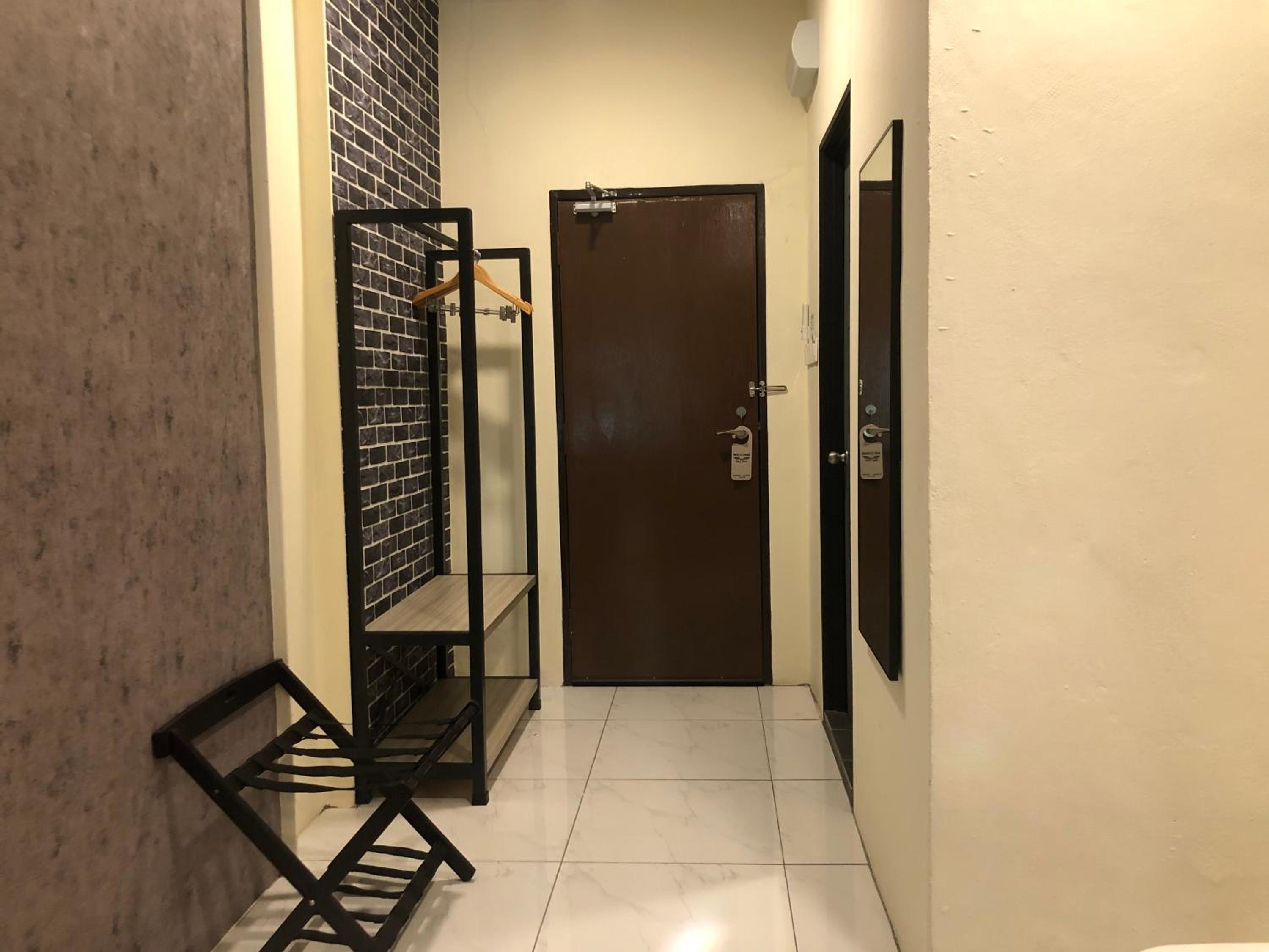 Standard Twin Room - Photo 5