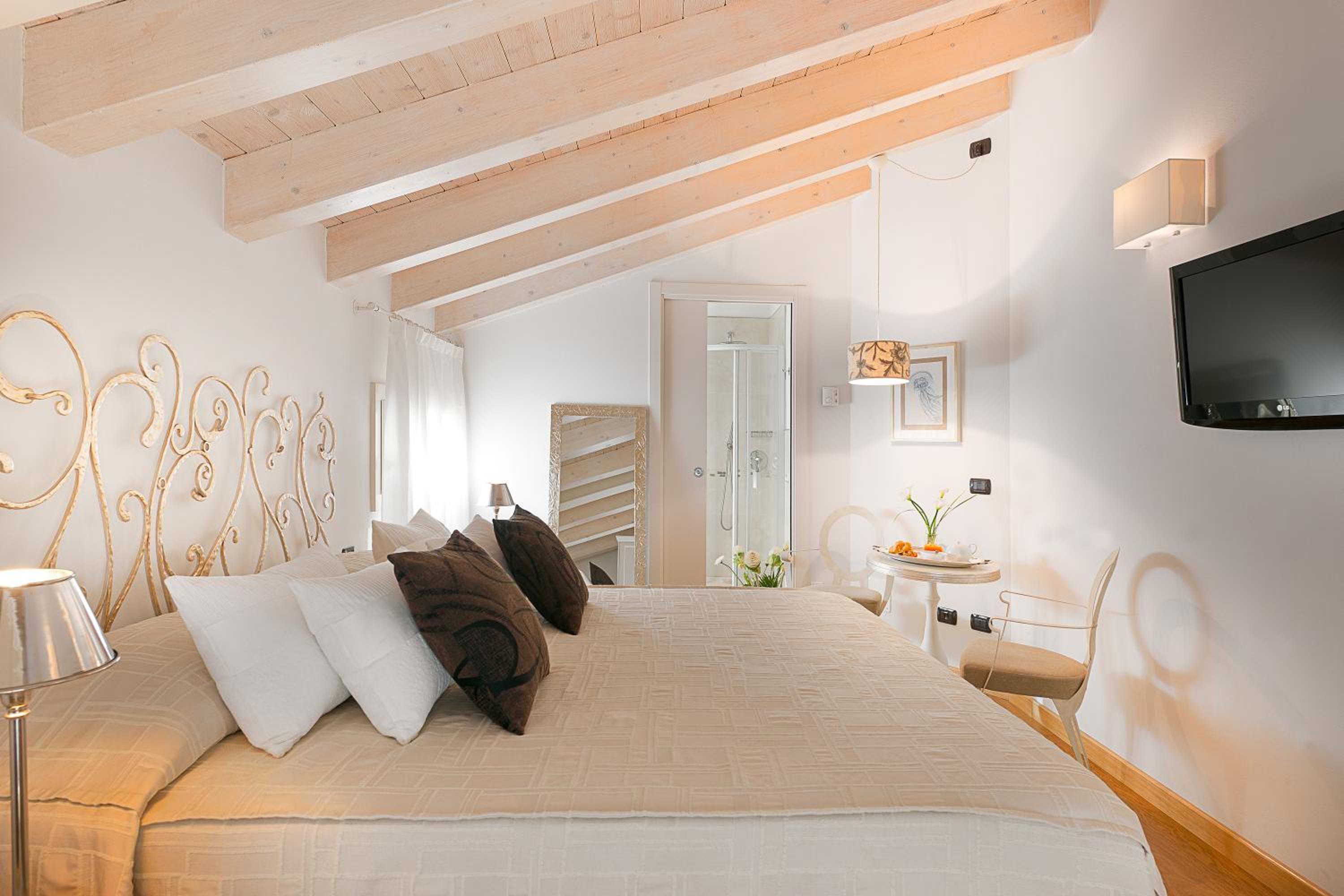 Standard Double or Twin Room photo 2