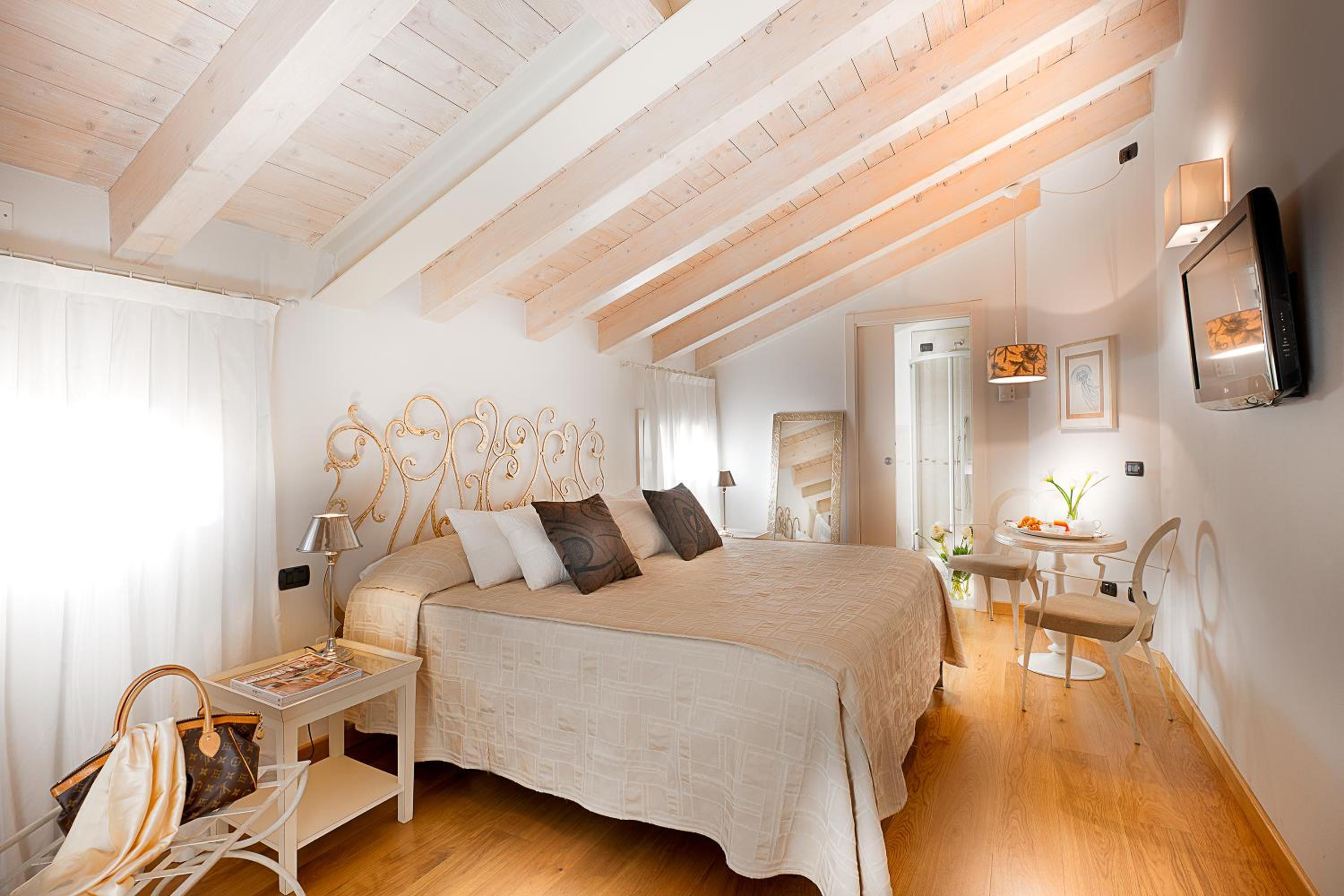 Standard Double or Twin Room photo 1
