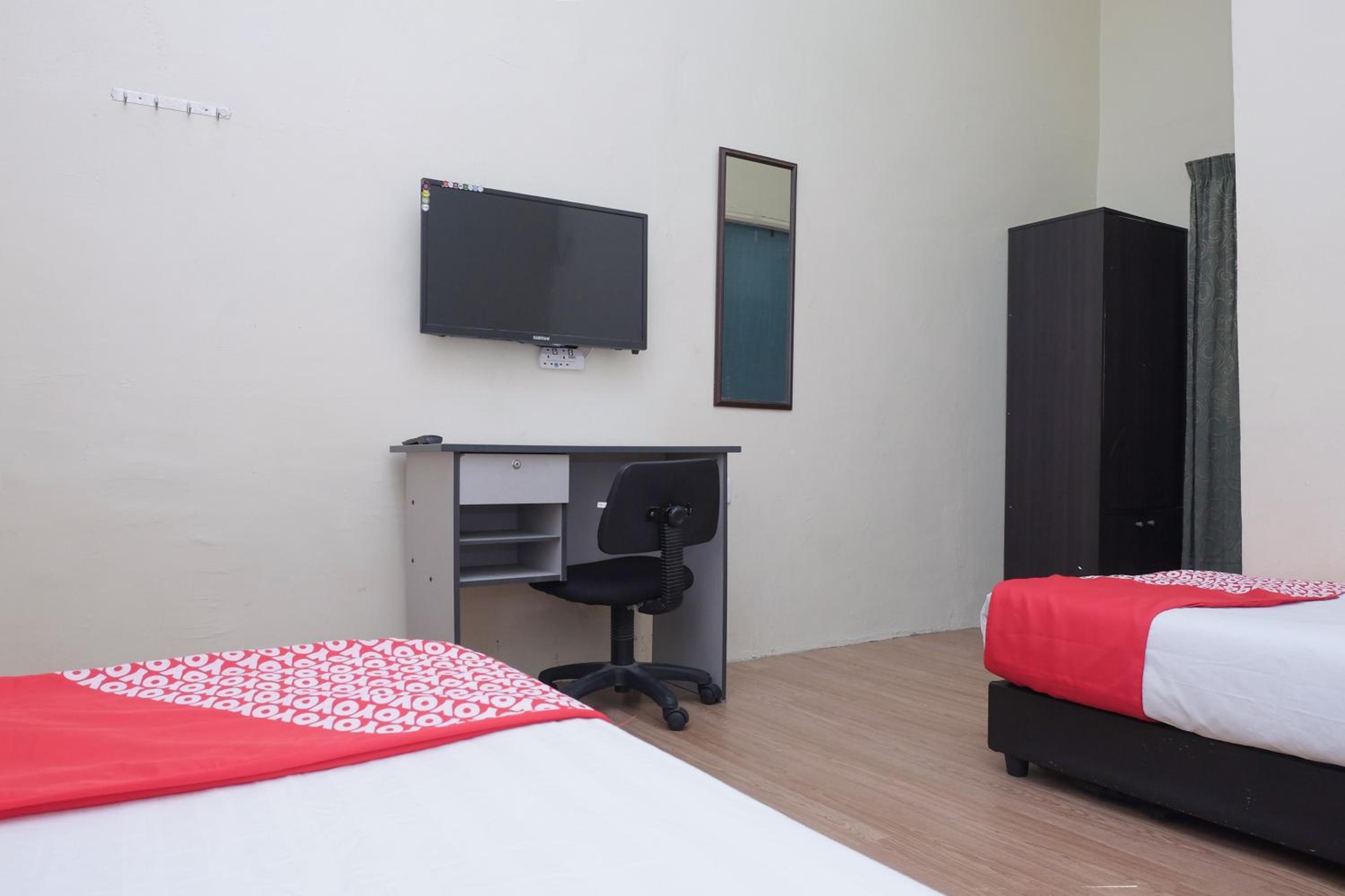 Standard Twin Room - Photo 2