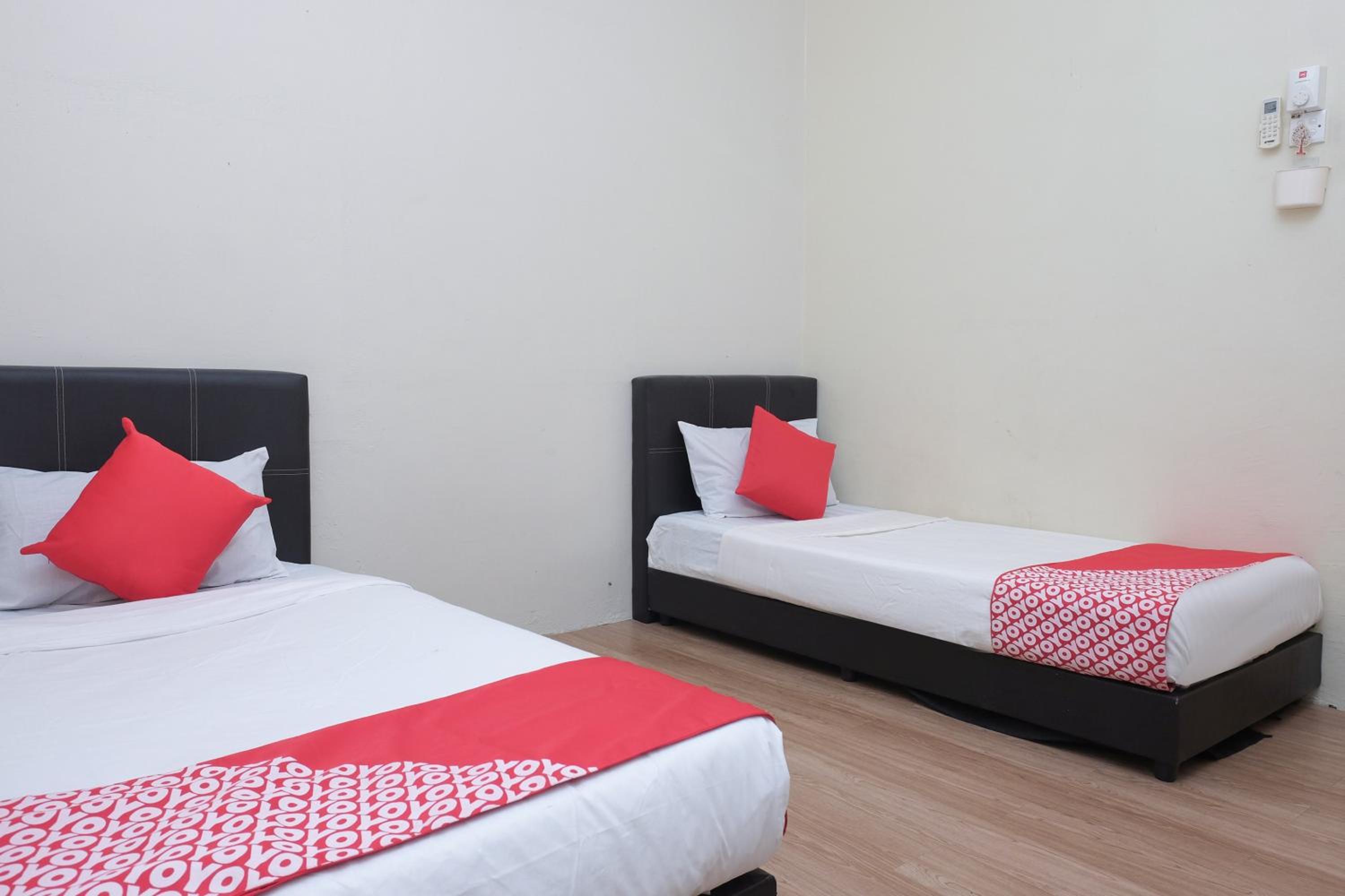 Standard Twin Room - Photo 1