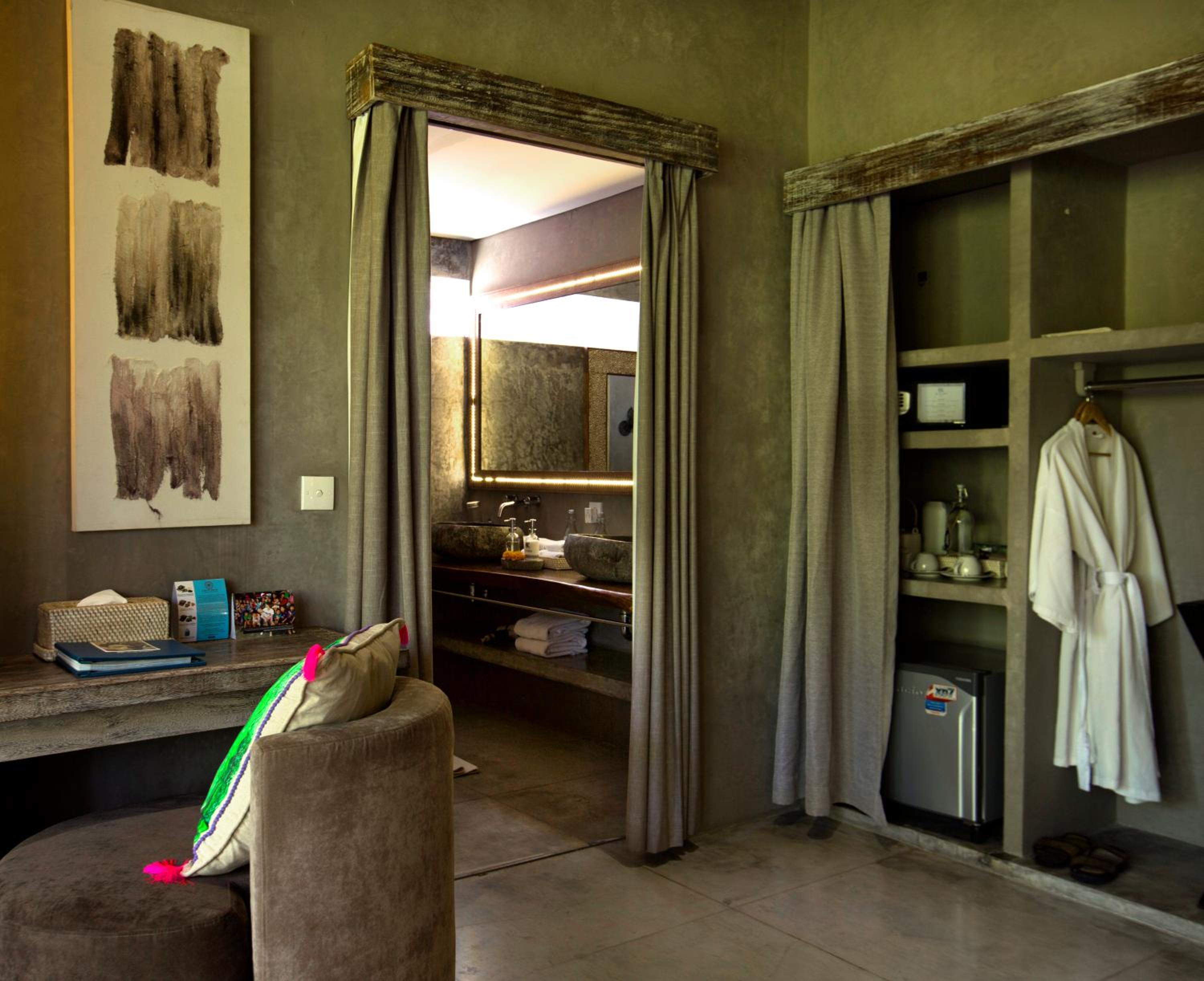Junior Double Room thumbnail 5