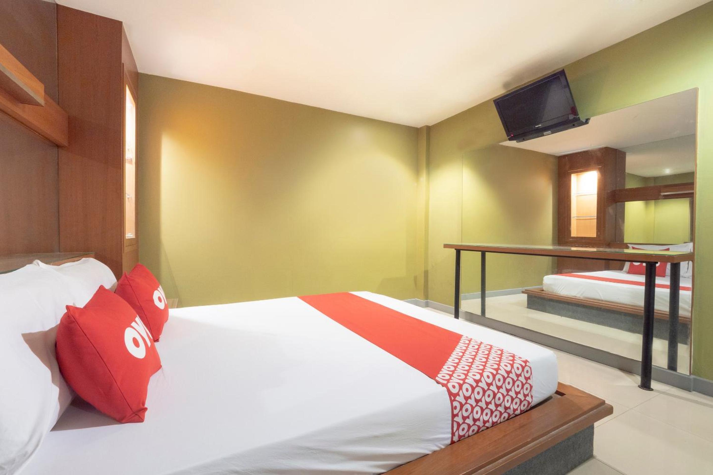 Deluxe Double Room - Photo 11