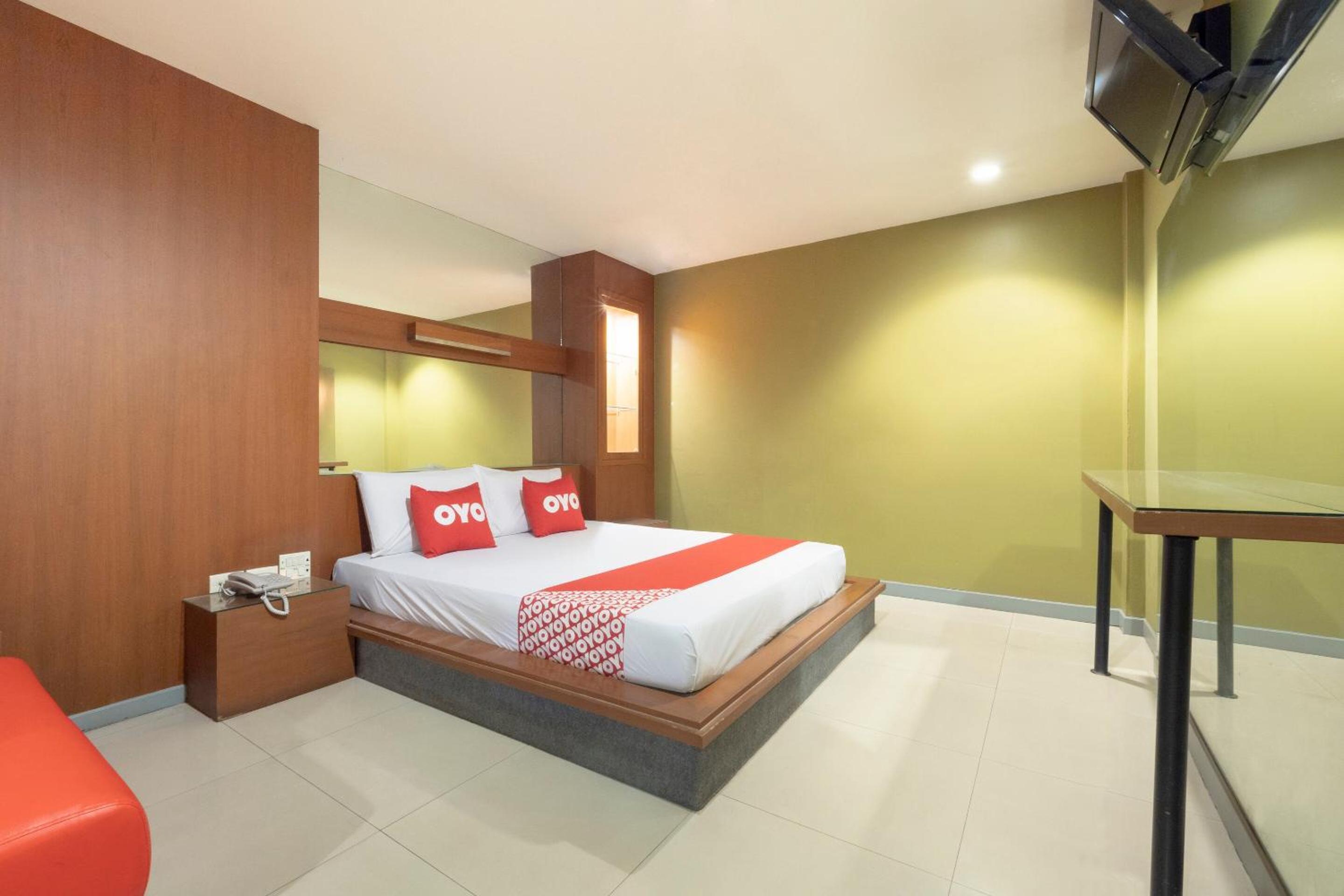 Deluxe Double Room - Photo 10