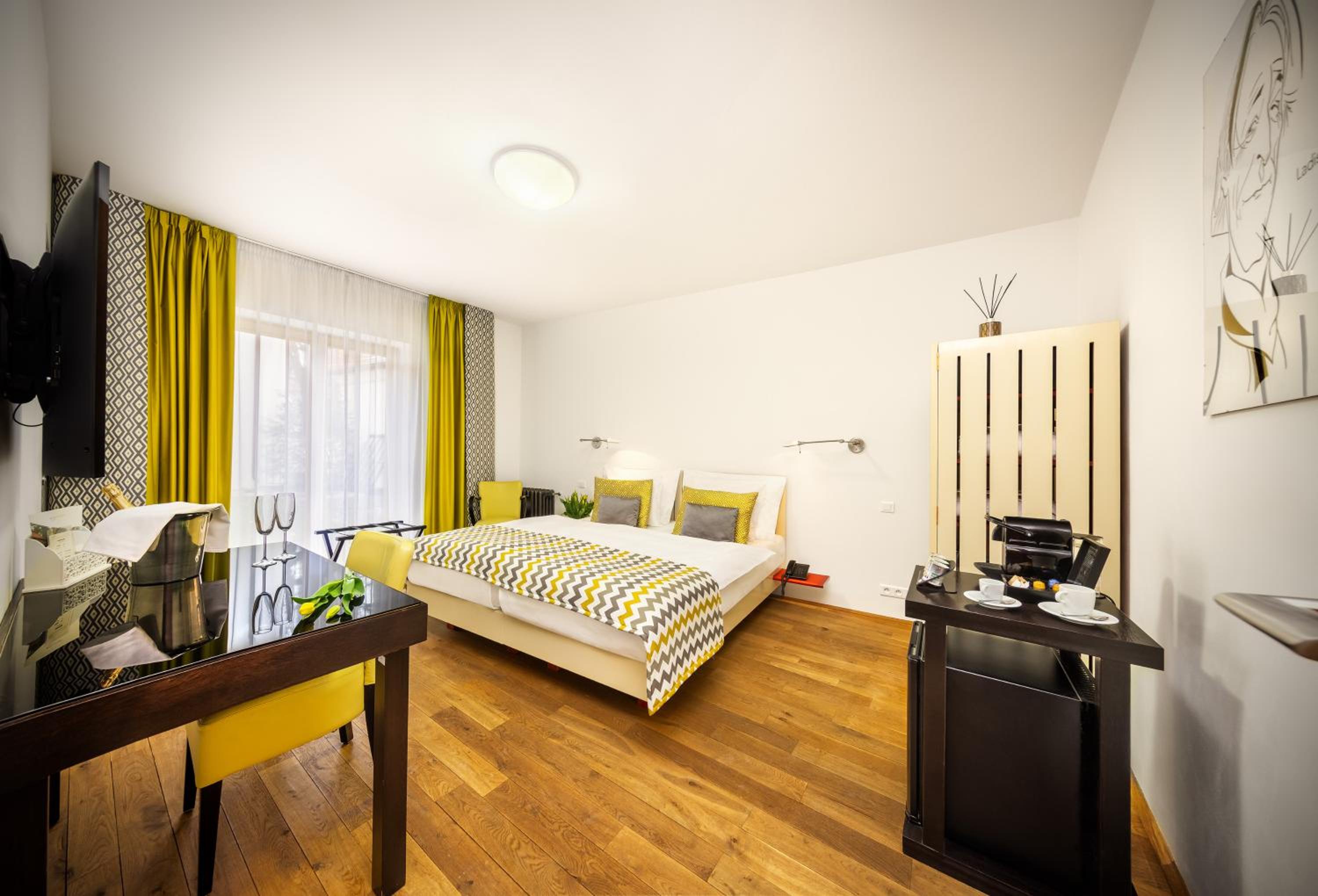 Deluxe Double Room - Photo 7