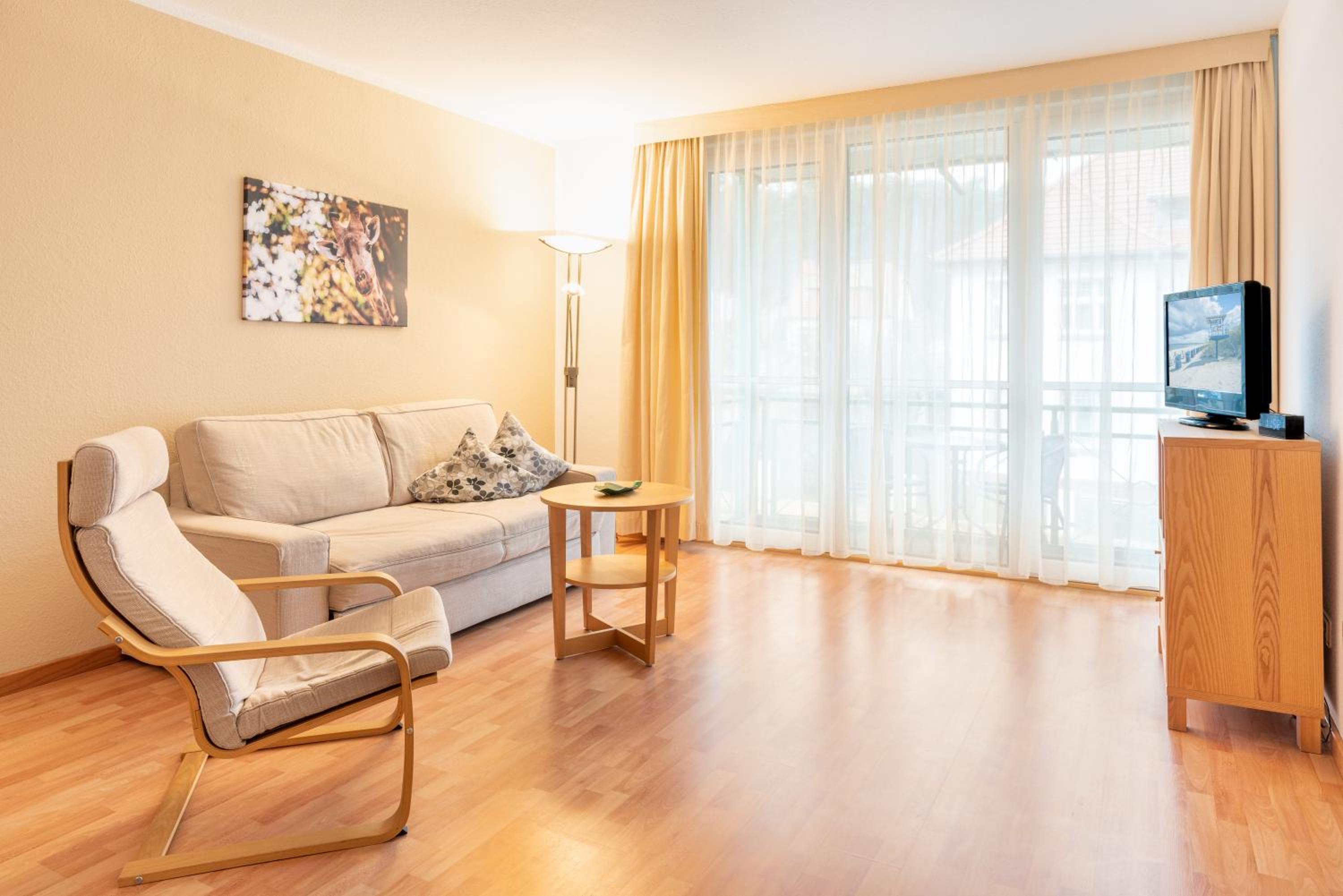 Budget One-Bedroom Apartment with Balcony photo 1
