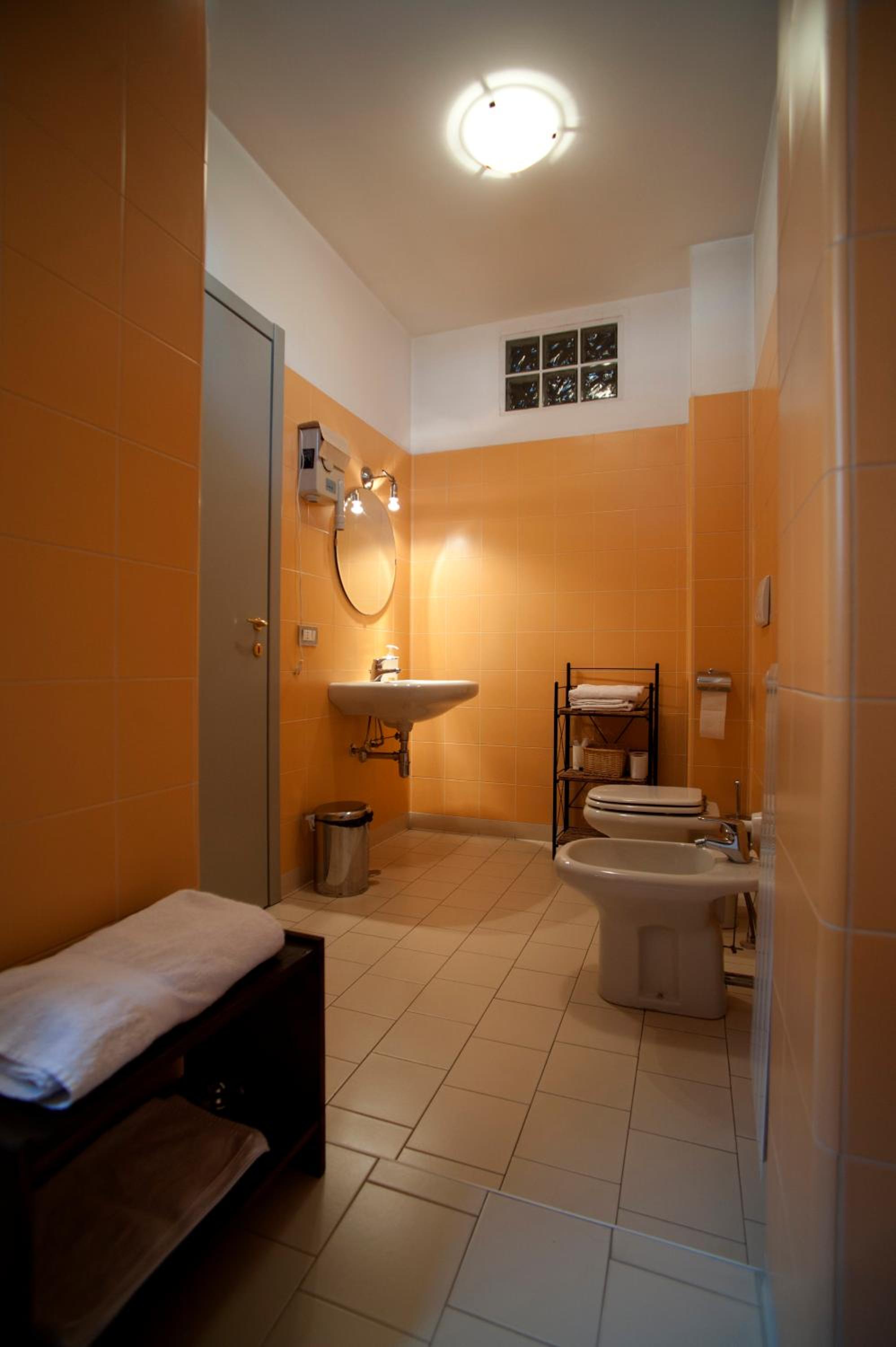 Single Room with Shared Bathroom photo 3