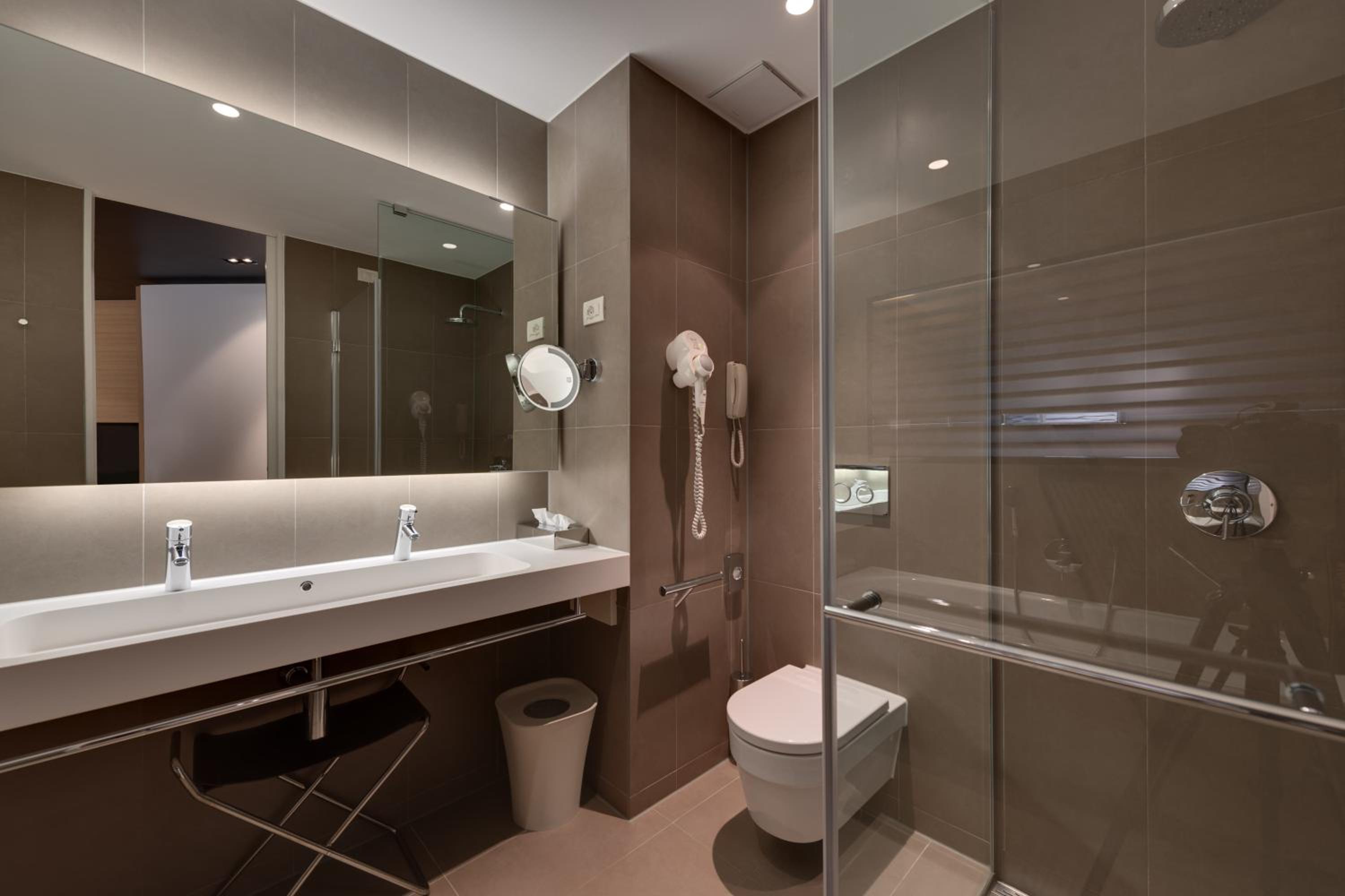 Suite - Gallery - Photo 4