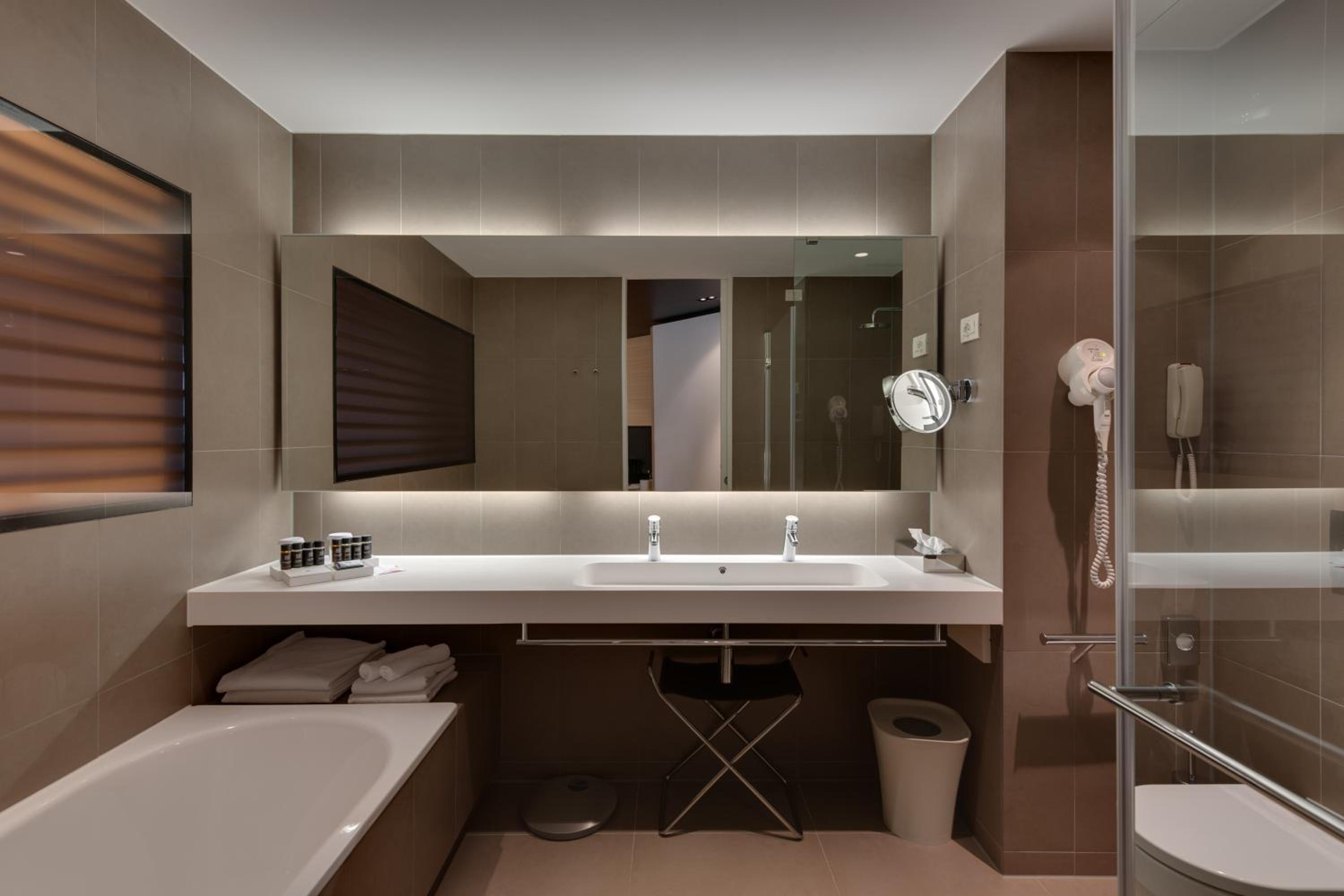 Suite - Gallery - Photo 5