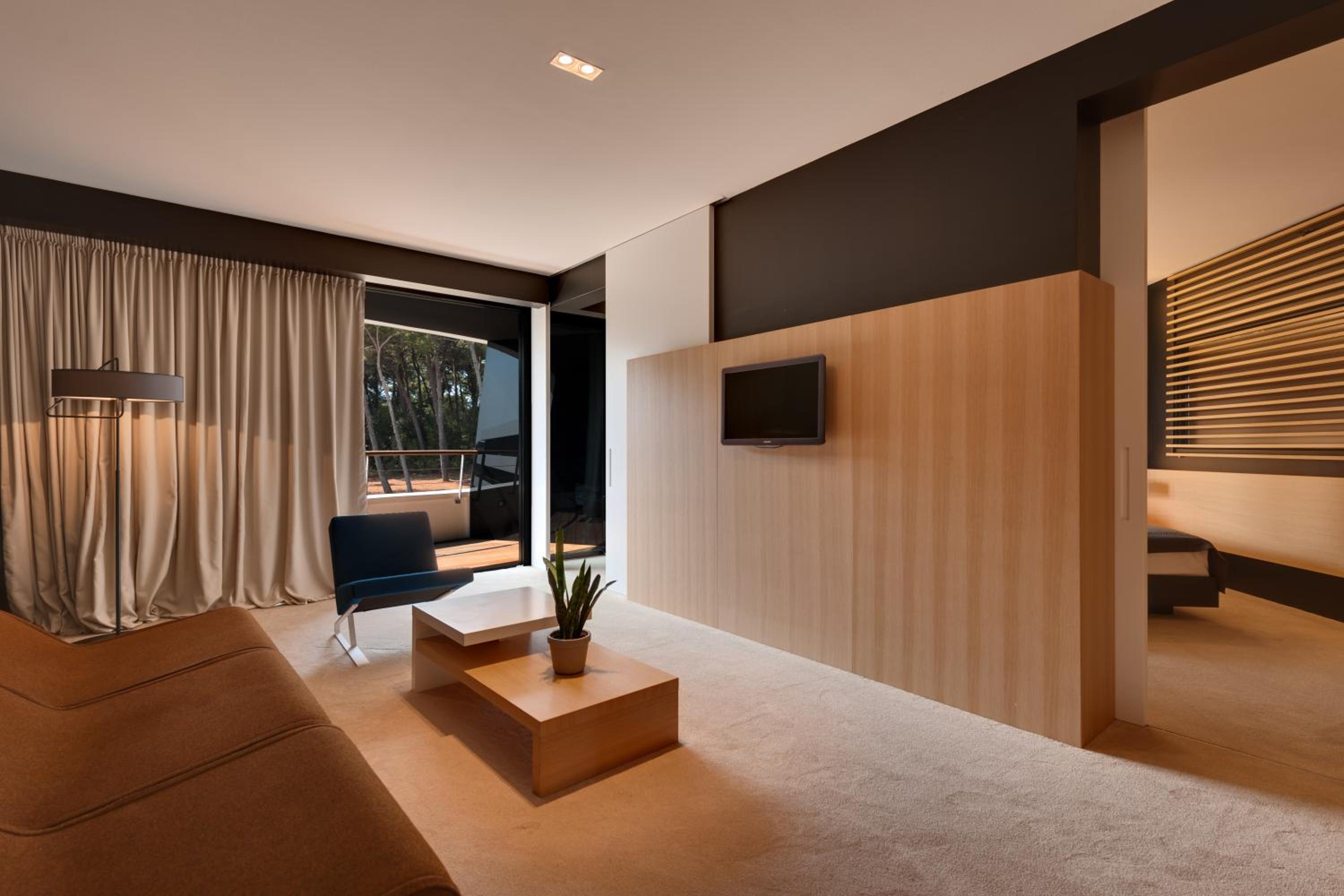 Suite - Gallery - Photo 2
