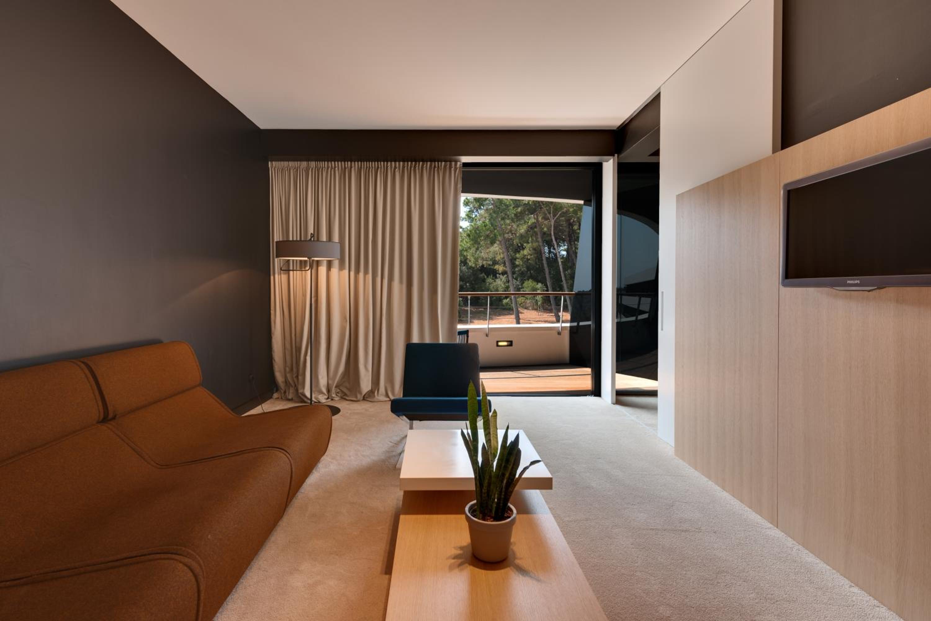 Suite - Gallery - Photo 3