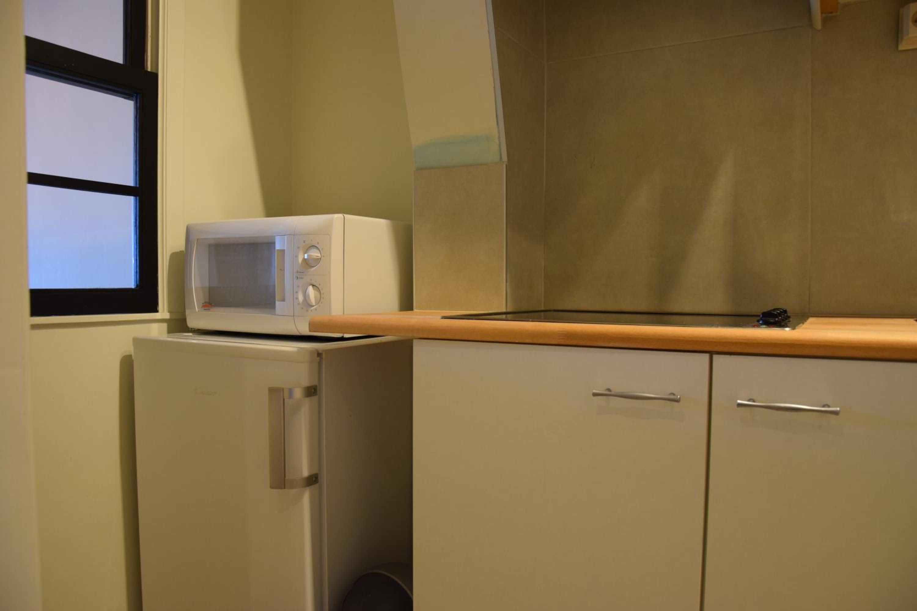 One-Bedroom Apartment - Photo 2