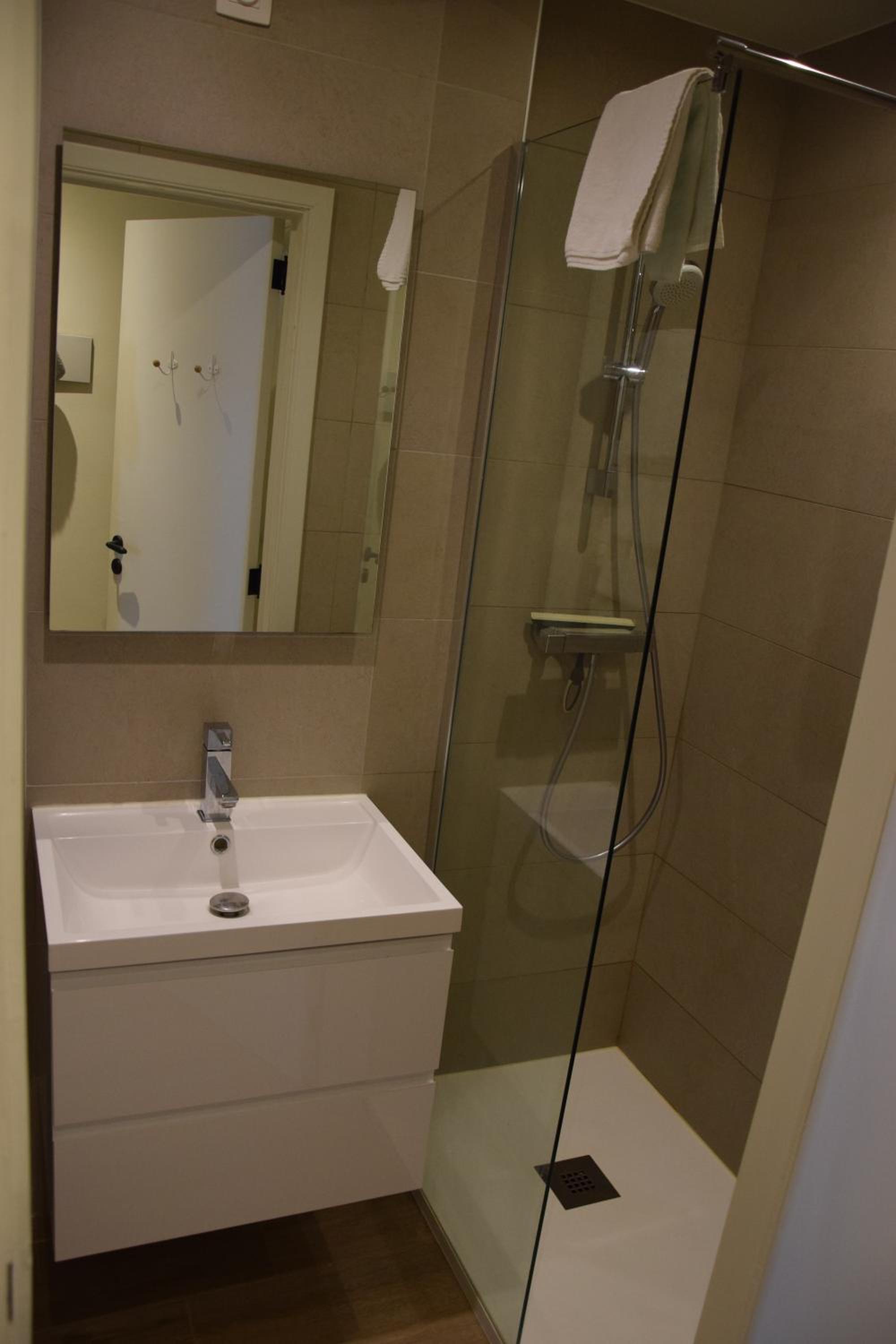 One-Bedroom Apartment - Photo 33