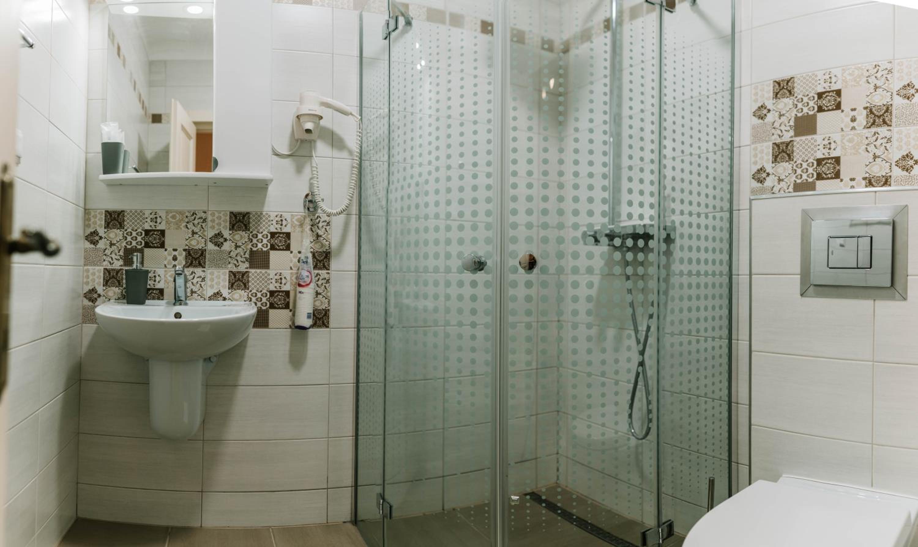 Studio Apartment - Photo 14
