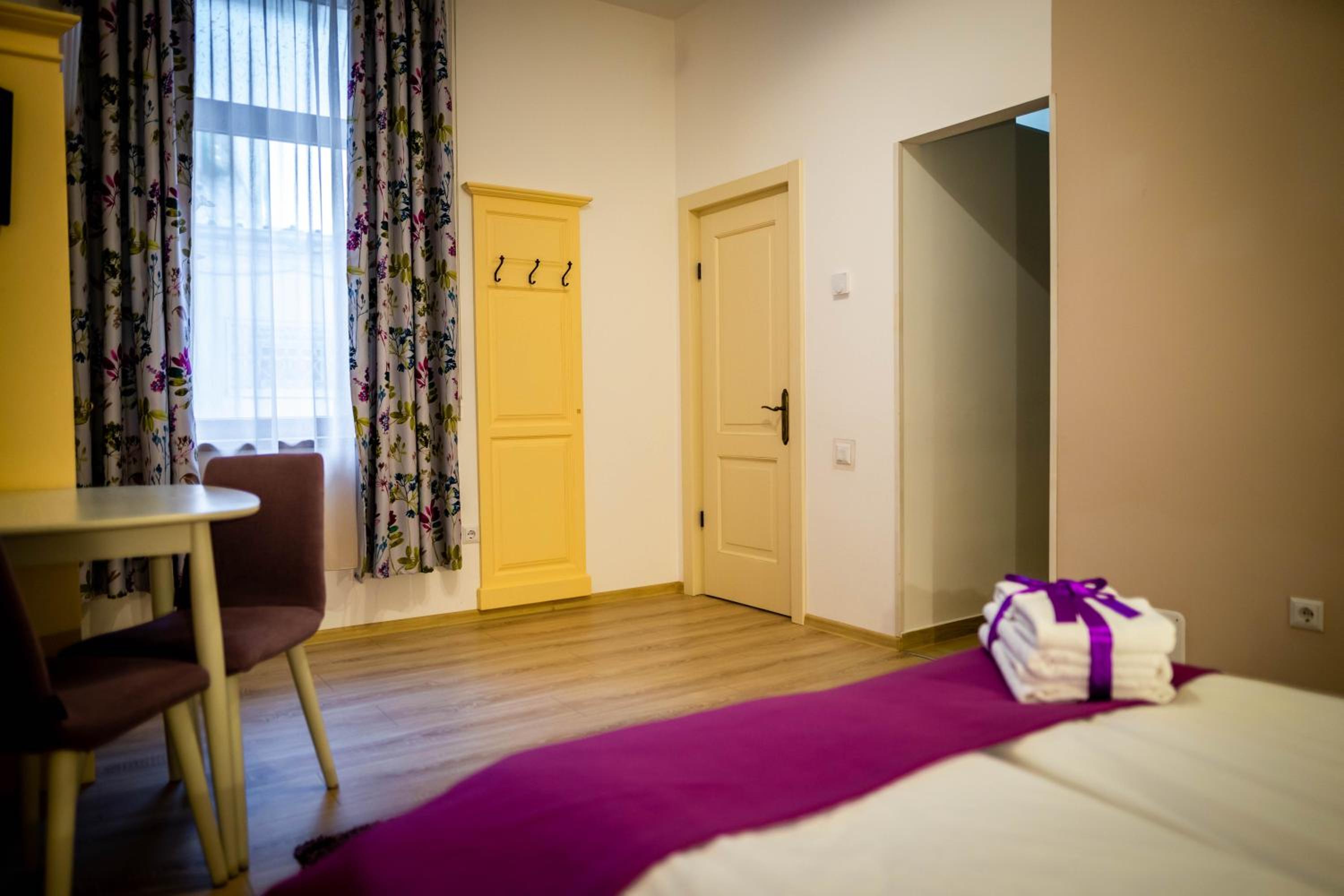 Studio Apartment - Photo 4