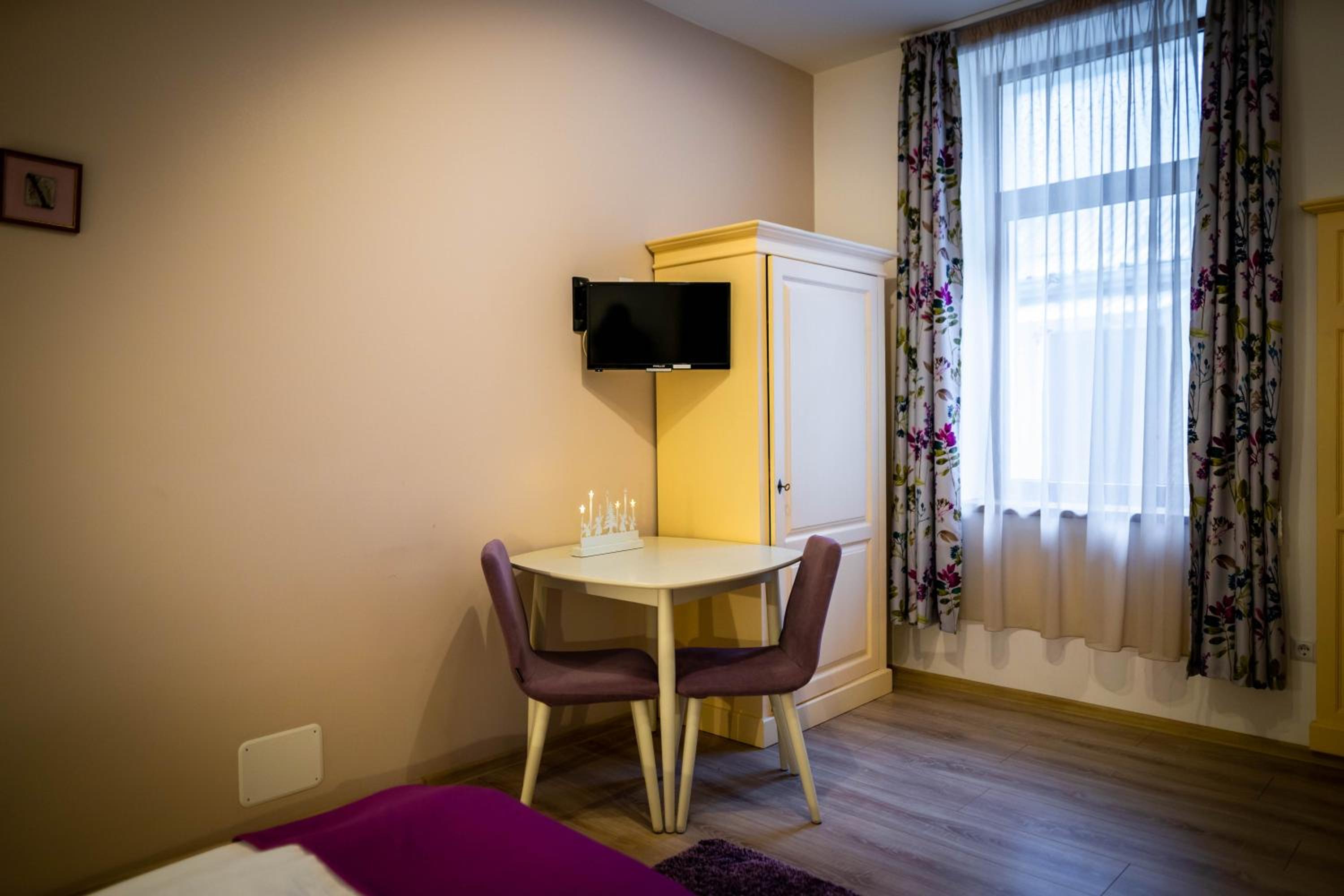 Studio Apartment - Photo 6