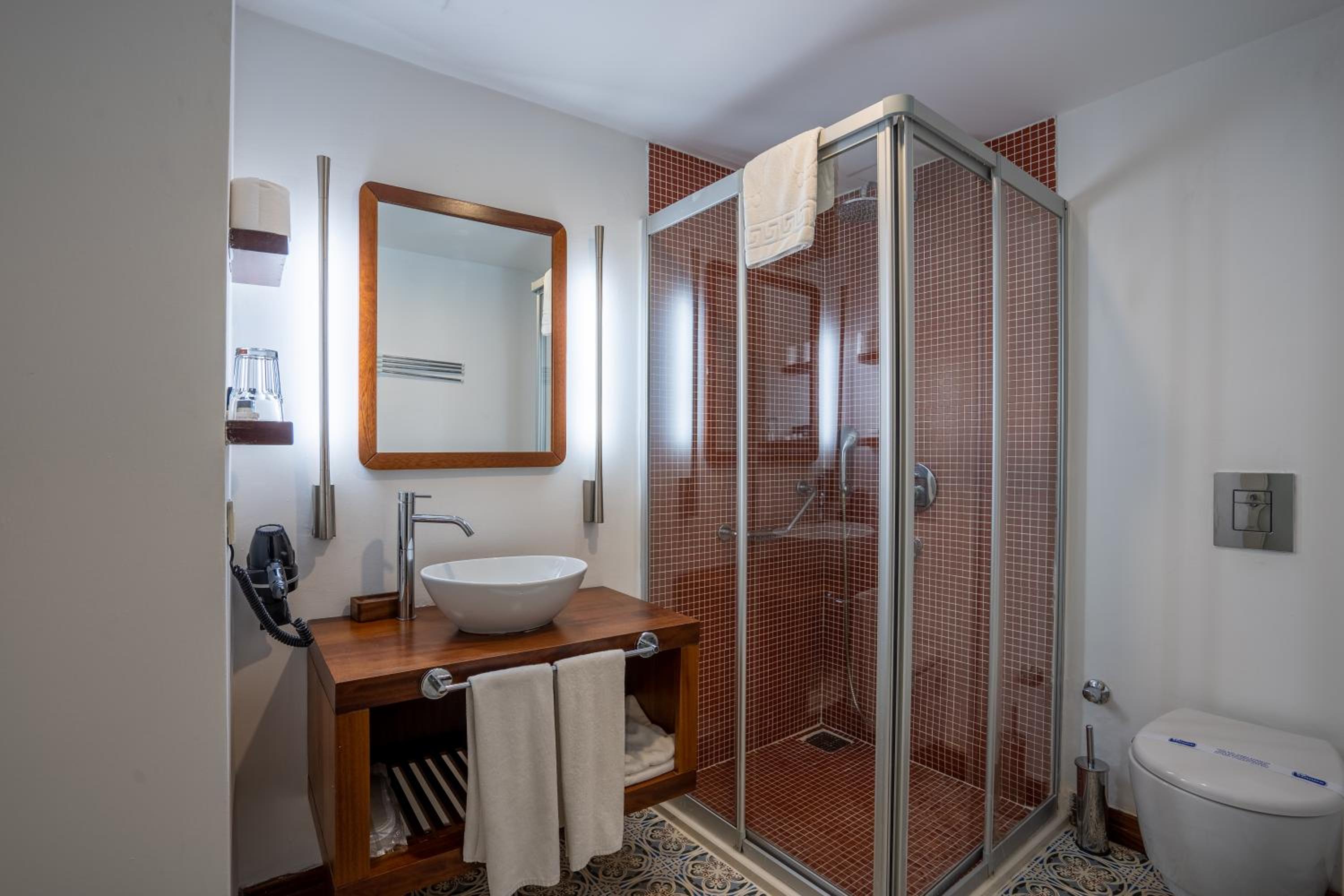Standard Double Room - Photo 14