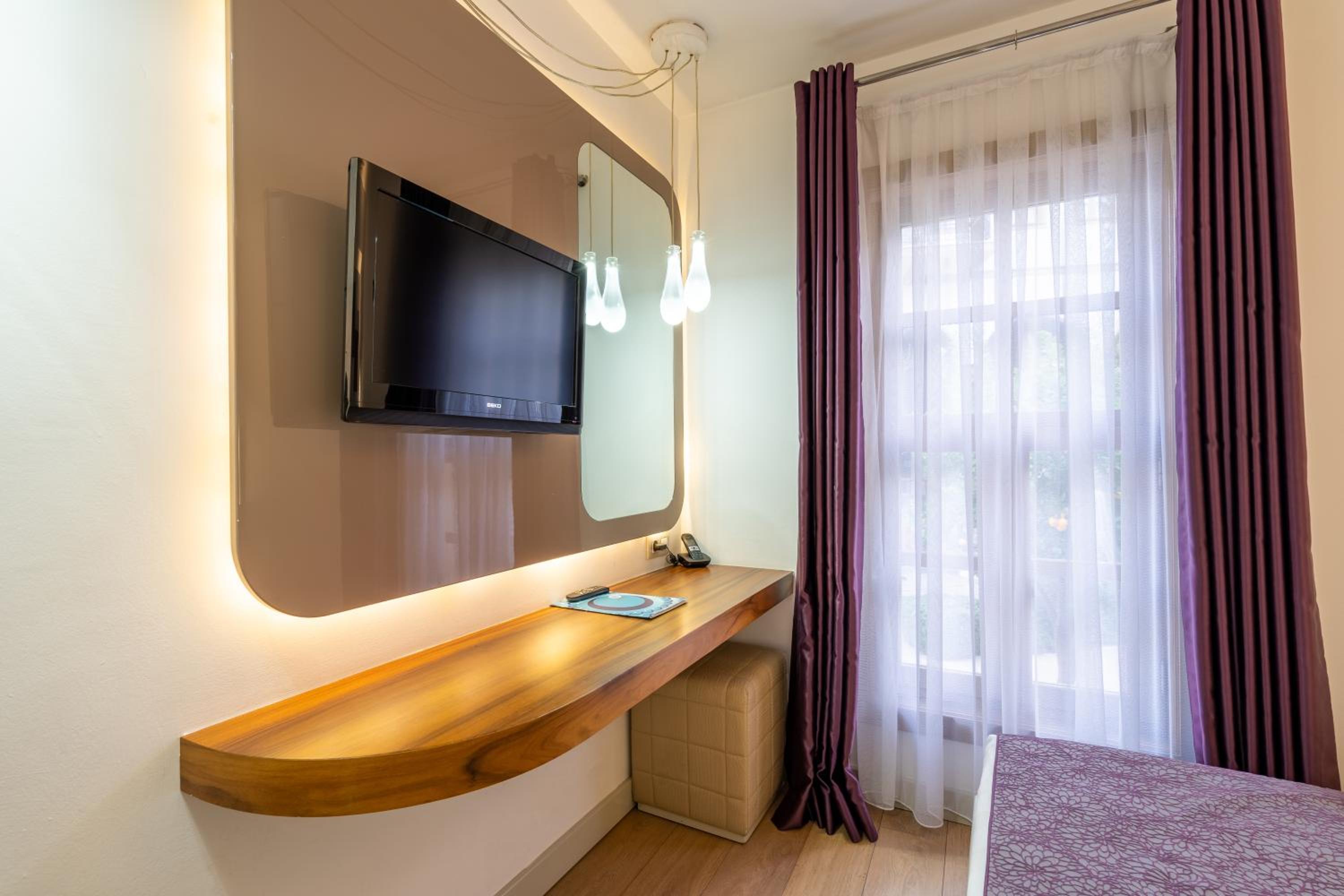 Economy Double Room - Photo 6