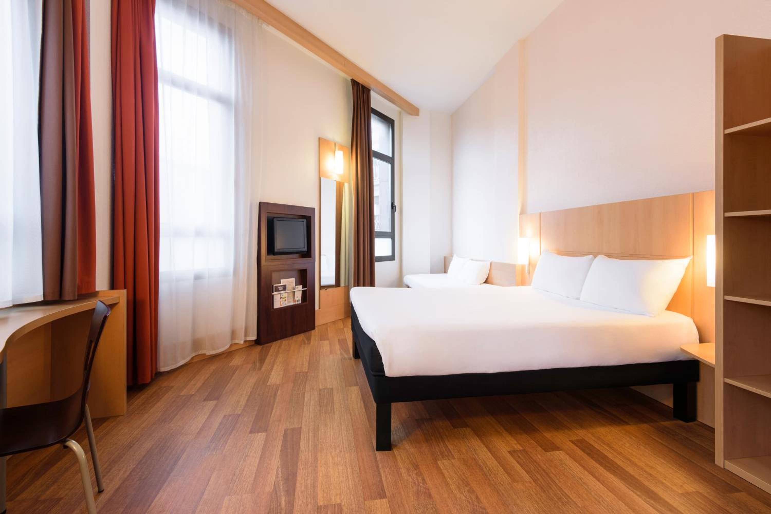 Premium Double Room - Photo 11