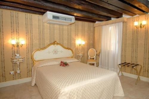 Small Double Room photo 1