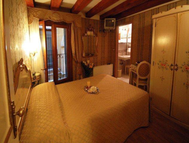 Small Double Room photo 2